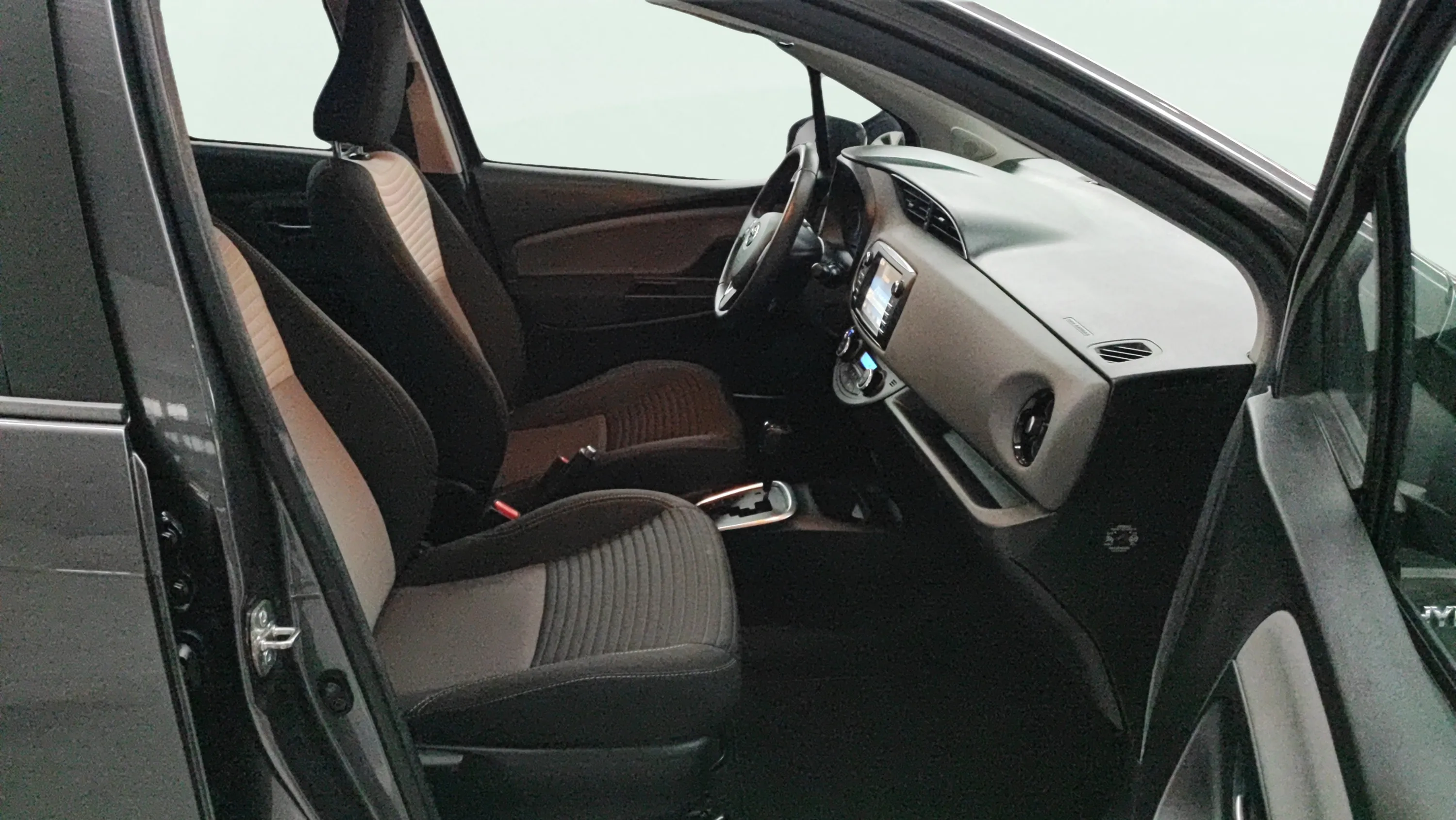 Toyota Yaris 1.5 100H Active - foto 10