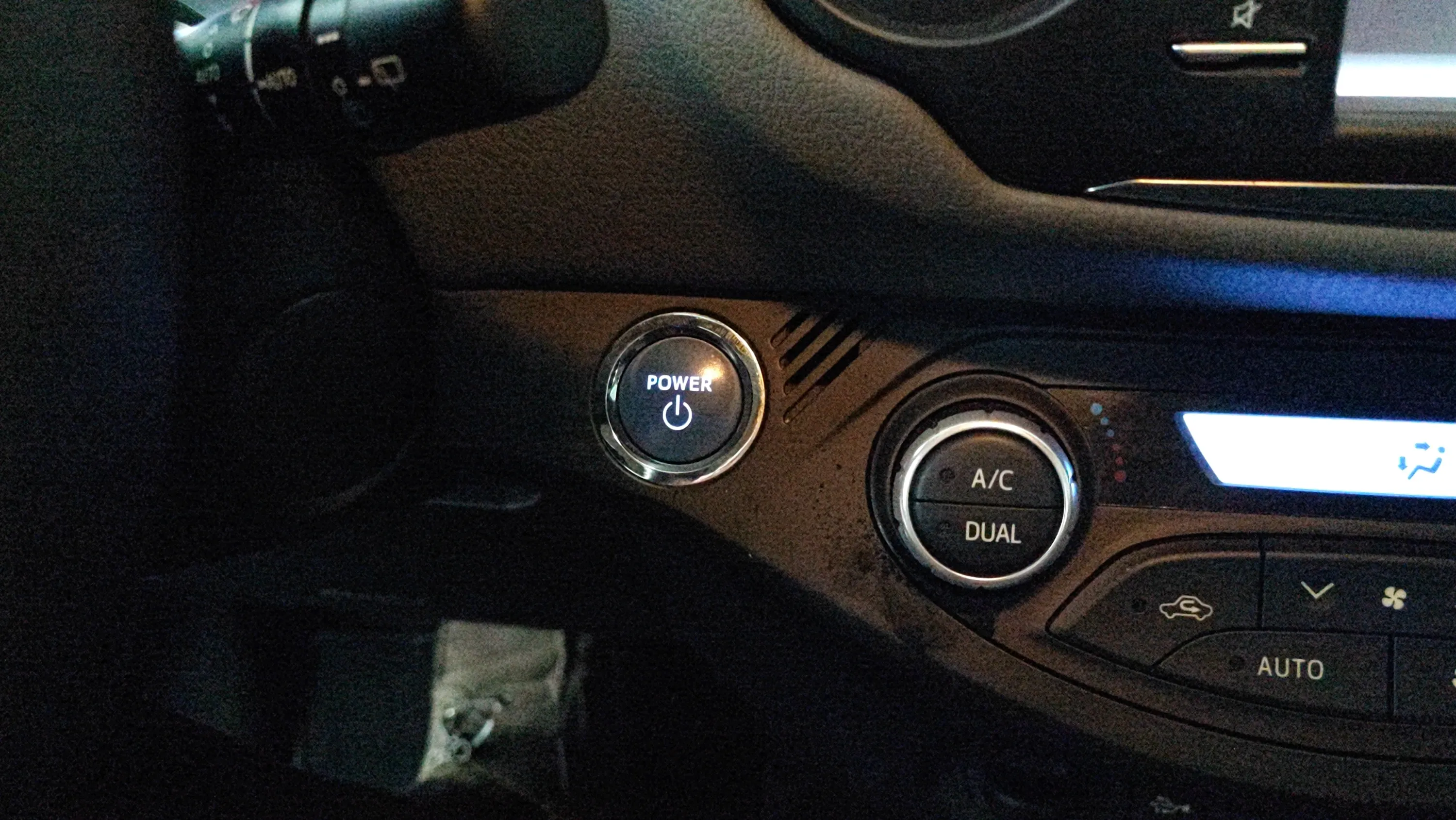 Toyota Yaris 1.5 100H Active - foto 29