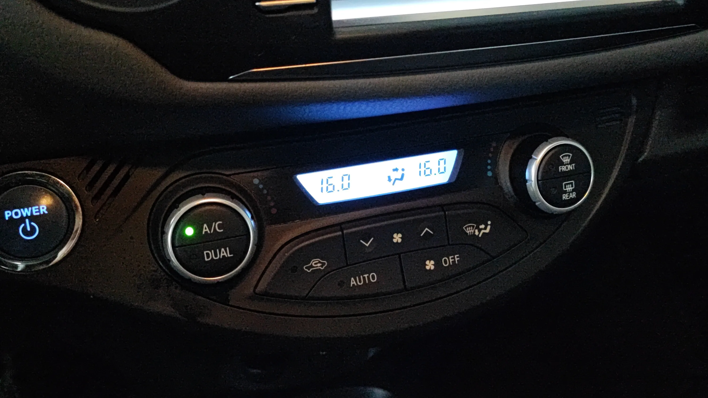 Toyota Yaris 1.5 100H Active - foto 28