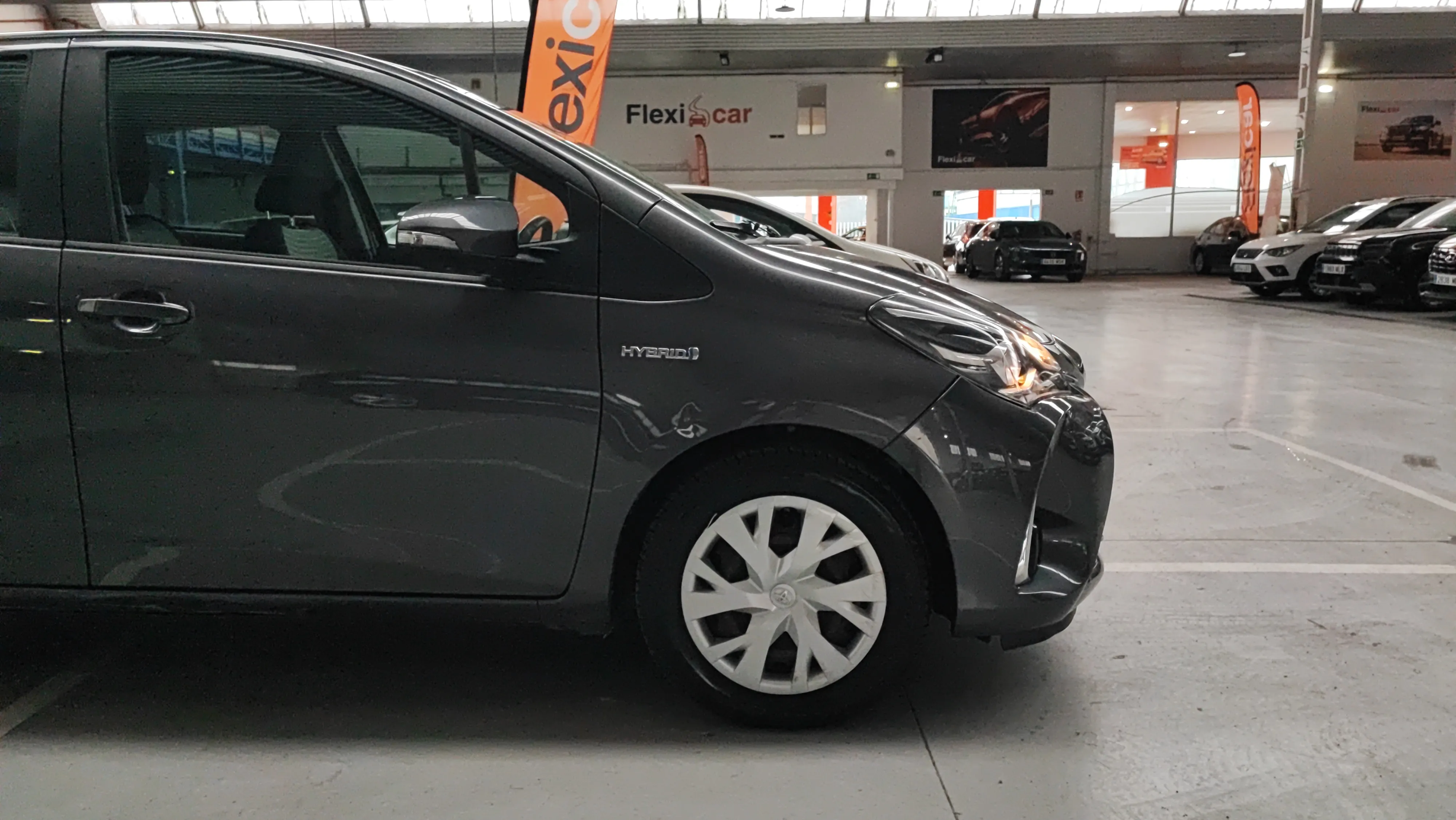 Toyota Yaris 1.5 100H Active - foto 32