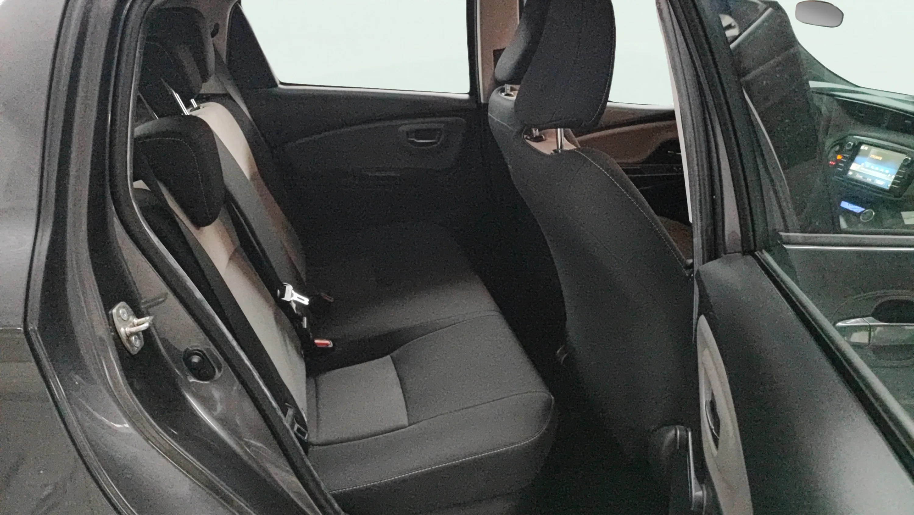 Toyota Yaris 1.5 100H Active - foto 11