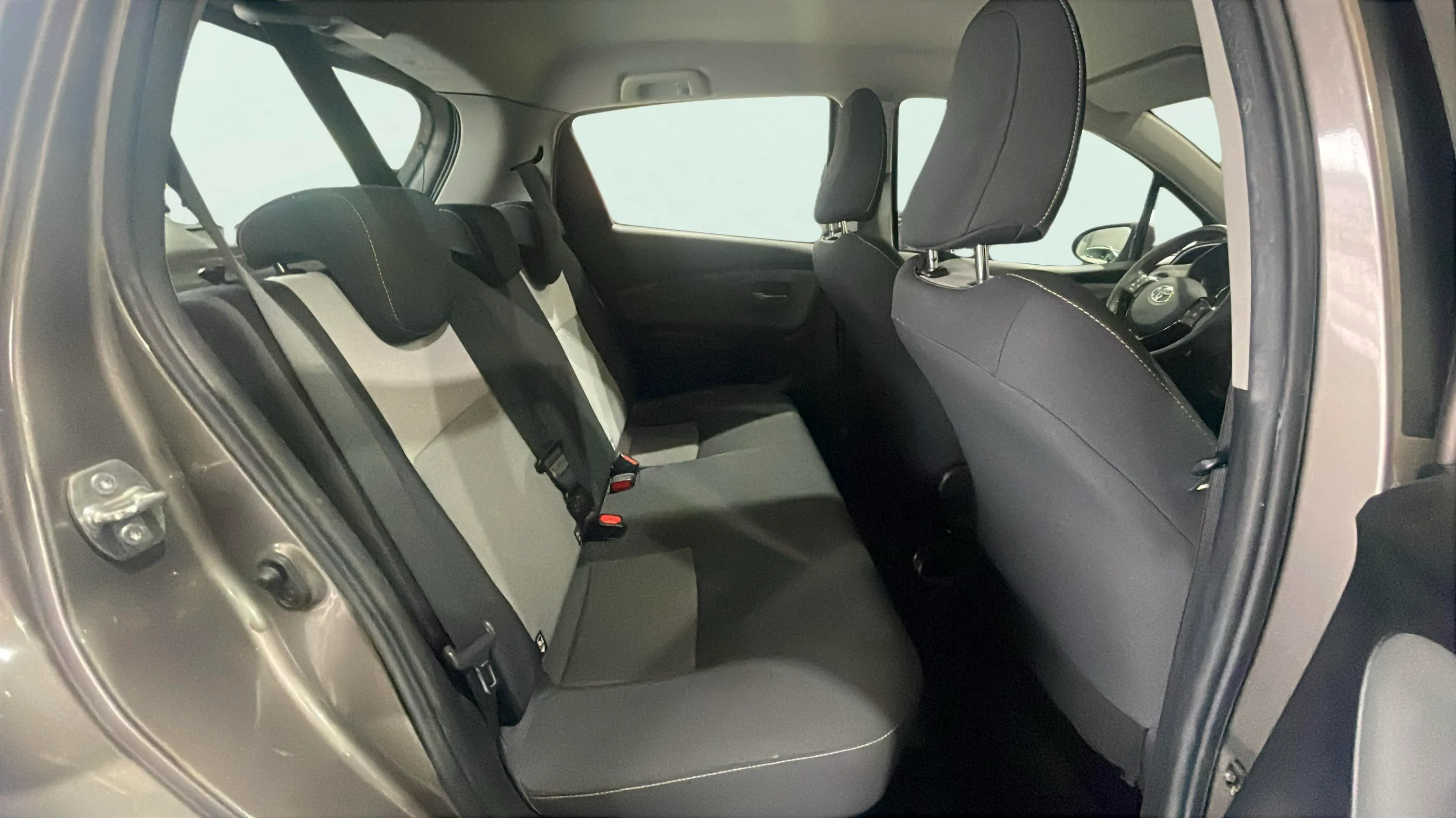 Toyota Yaris 1.5 100H Active - foto 20