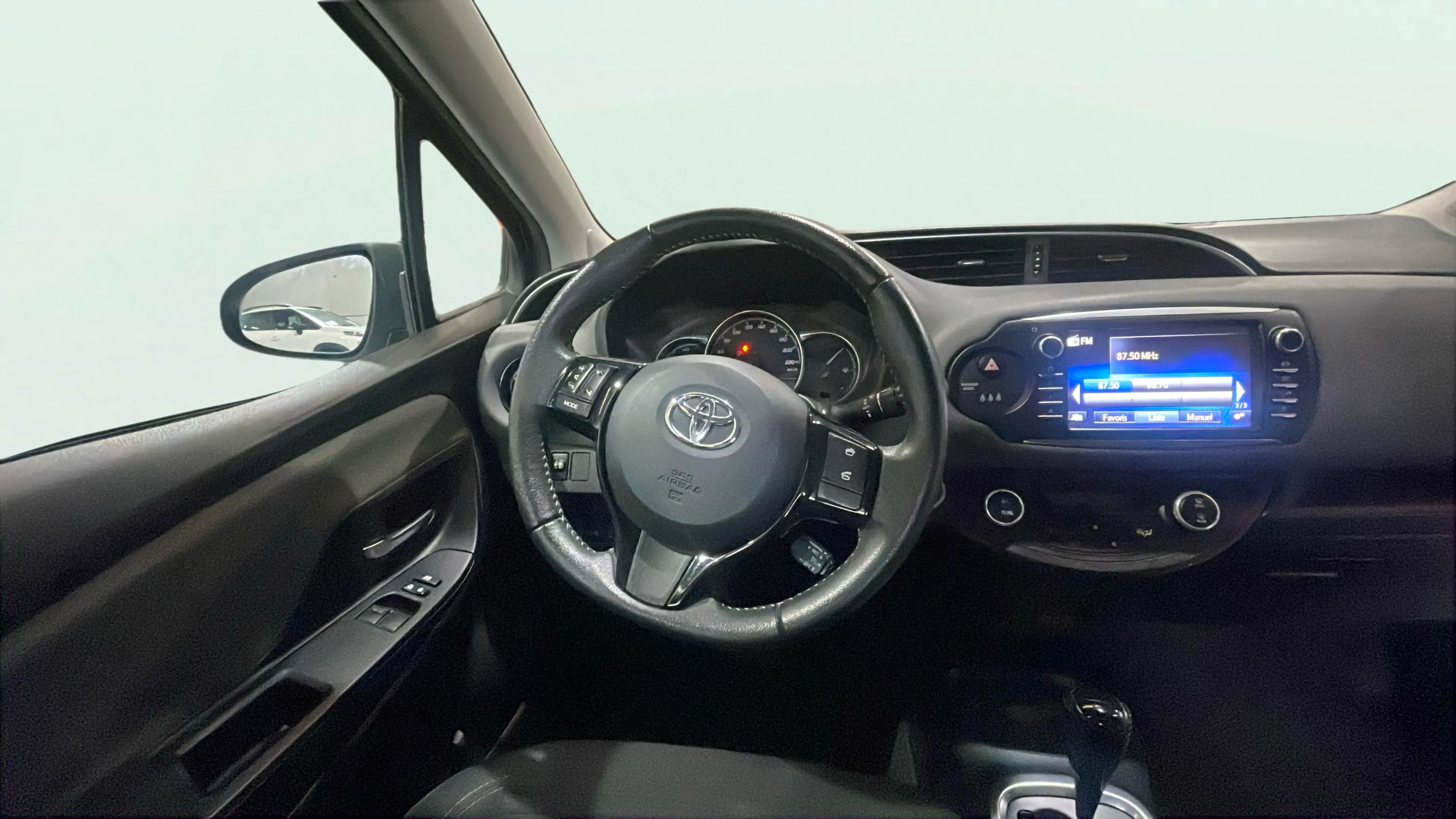 Toyota Yaris 1.5 100H Active - foto 10