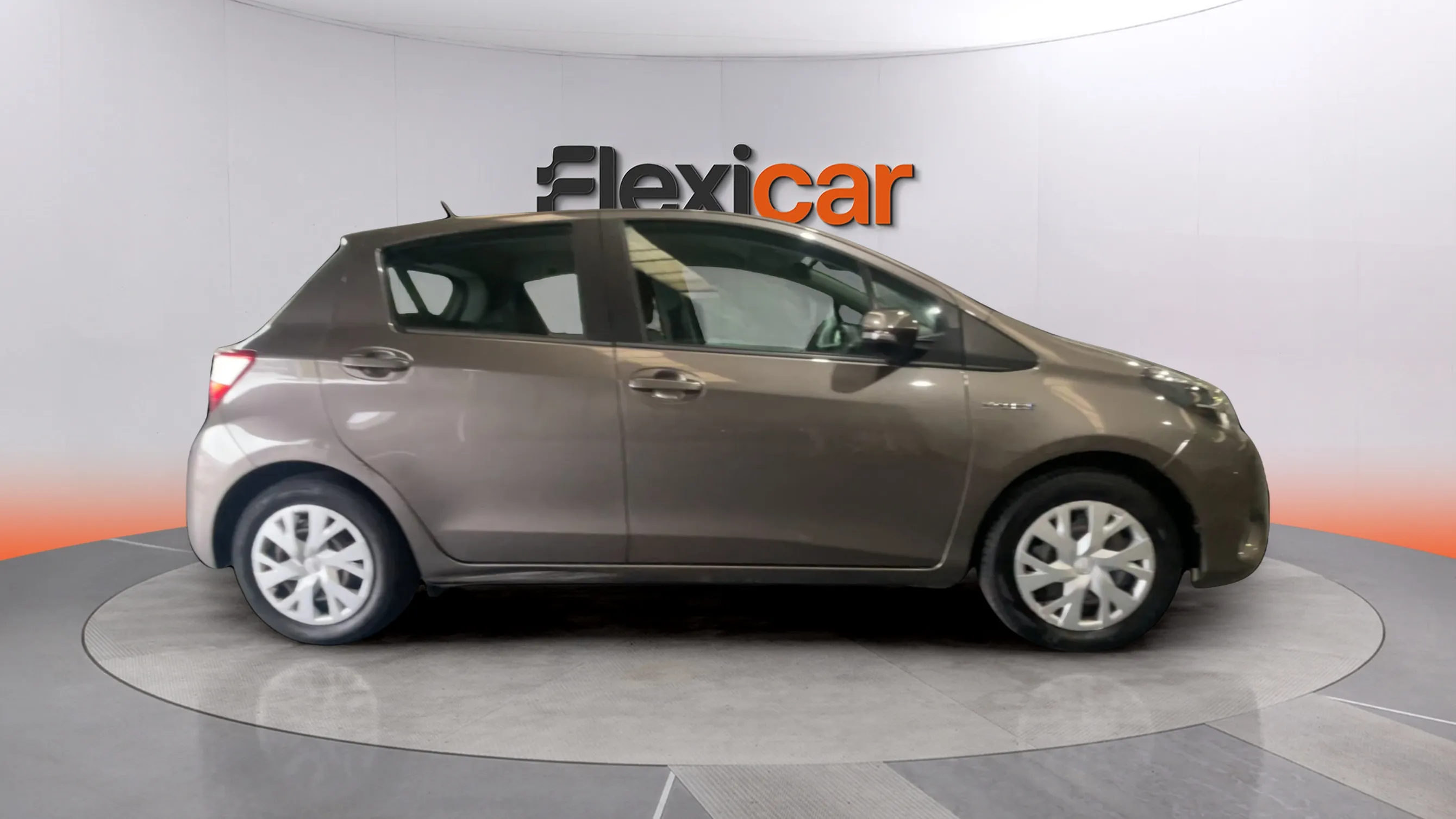 Toyota Yaris 1.5 100H Active - foto 2