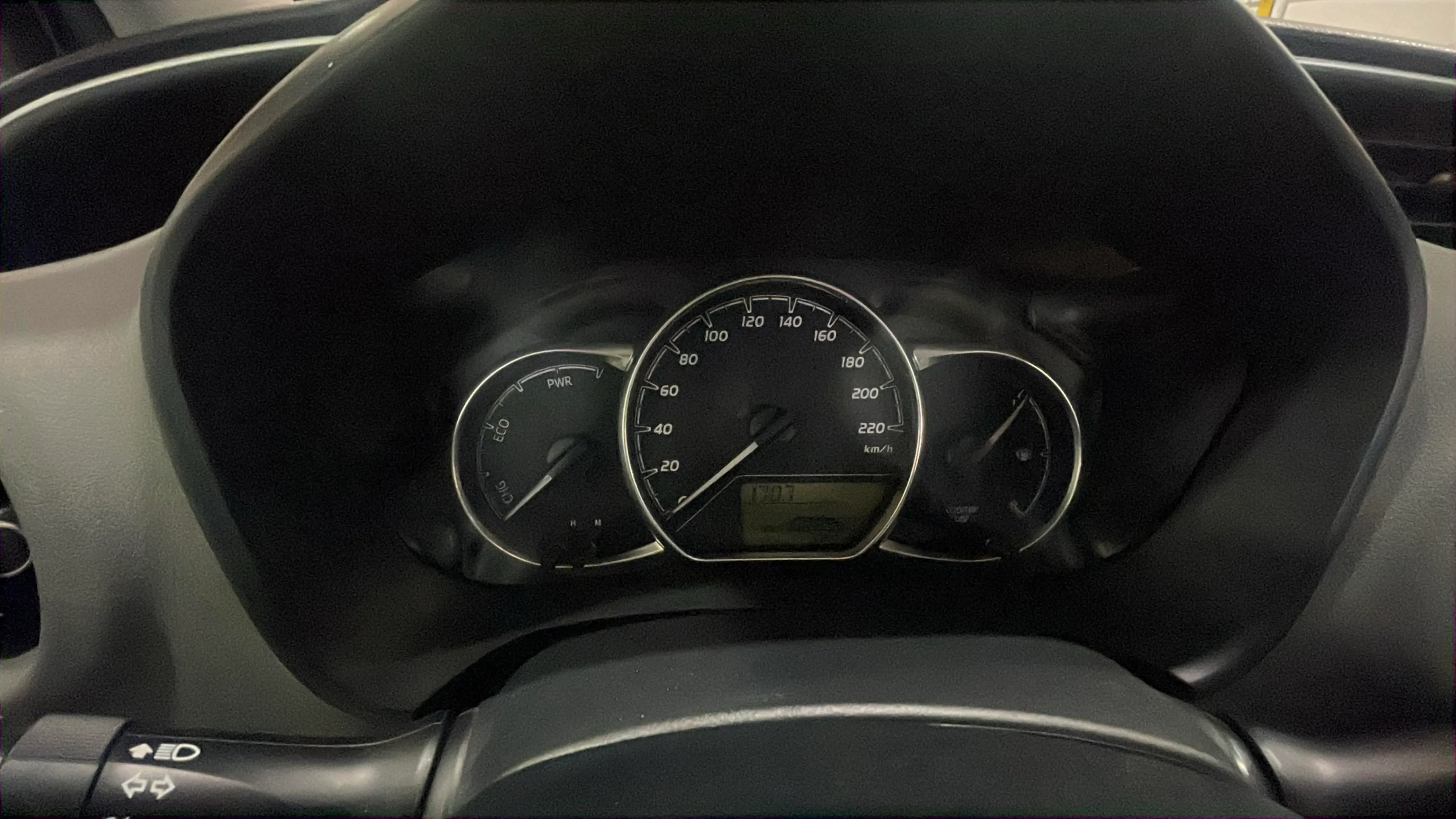 Toyota Yaris 1.5 100H Active - foto 11