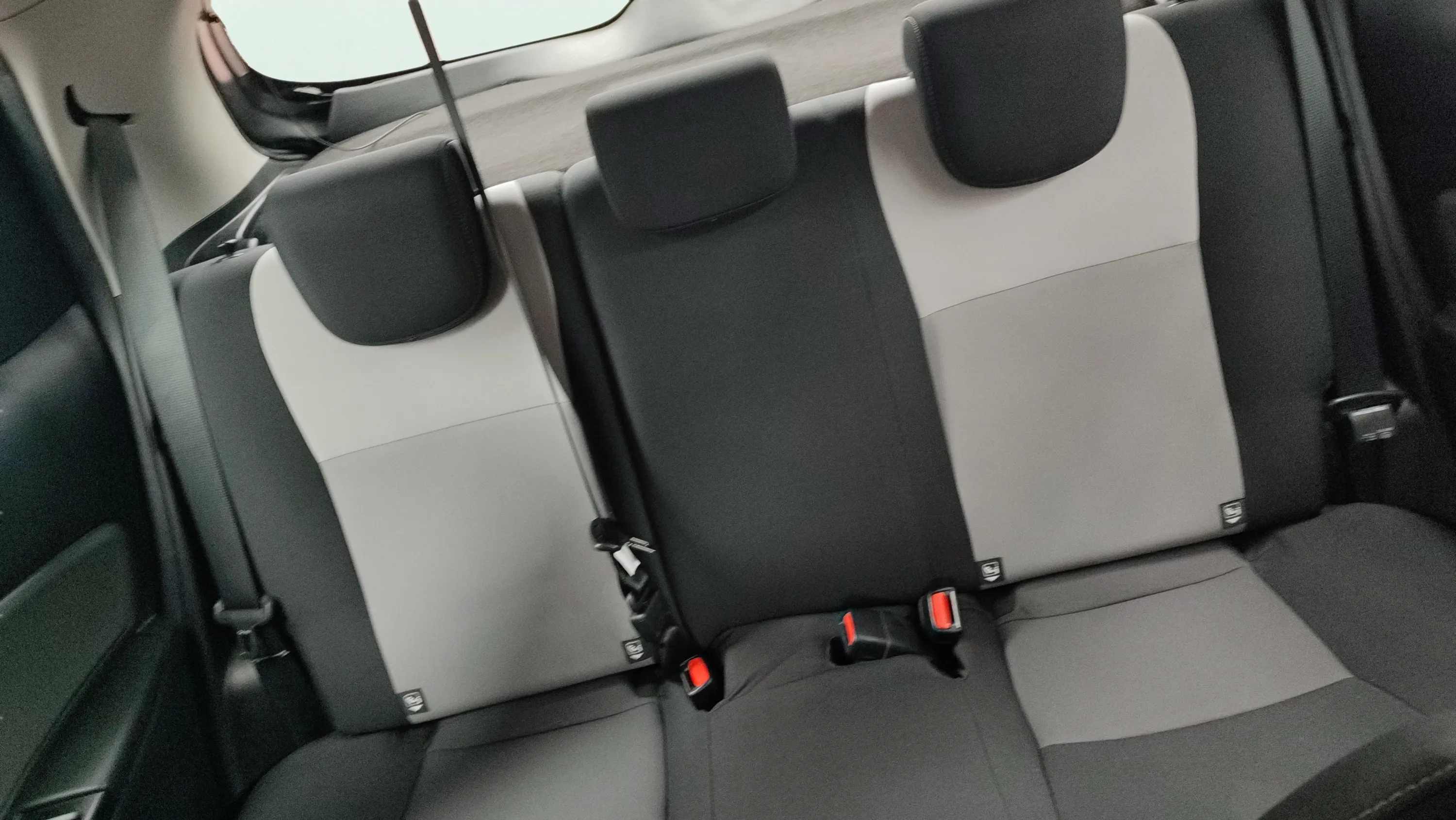 Toyota Yaris 1.5 100H Active - foto 21