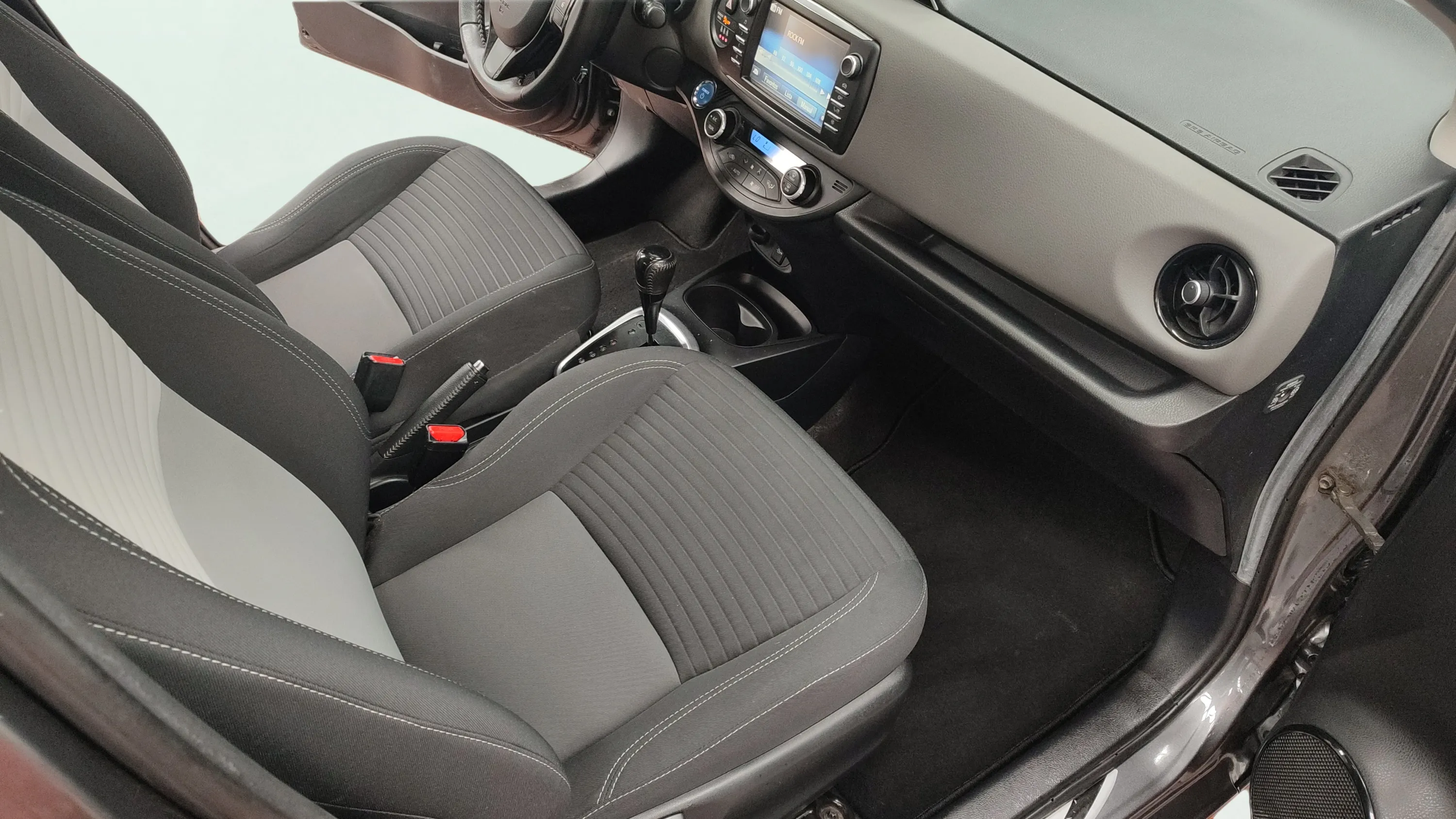 Toyota Yaris 1.5 100H Active - foto 20