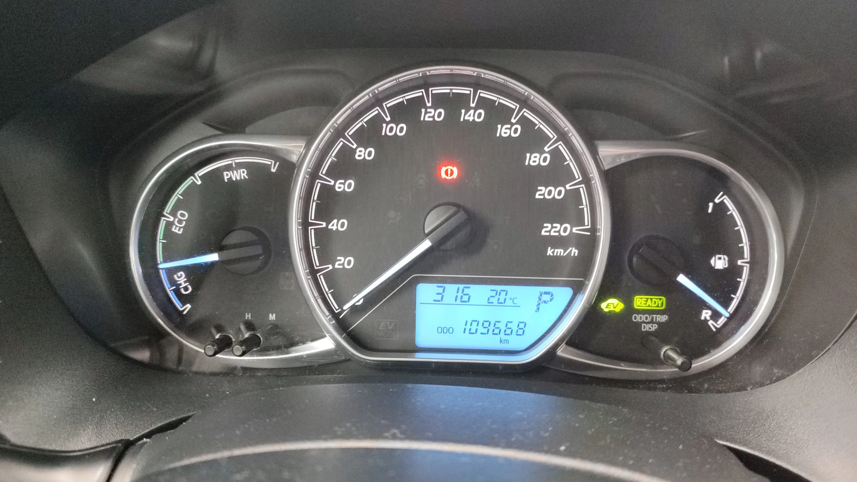 Toyota Yaris 1.5 100H Active - foto 17