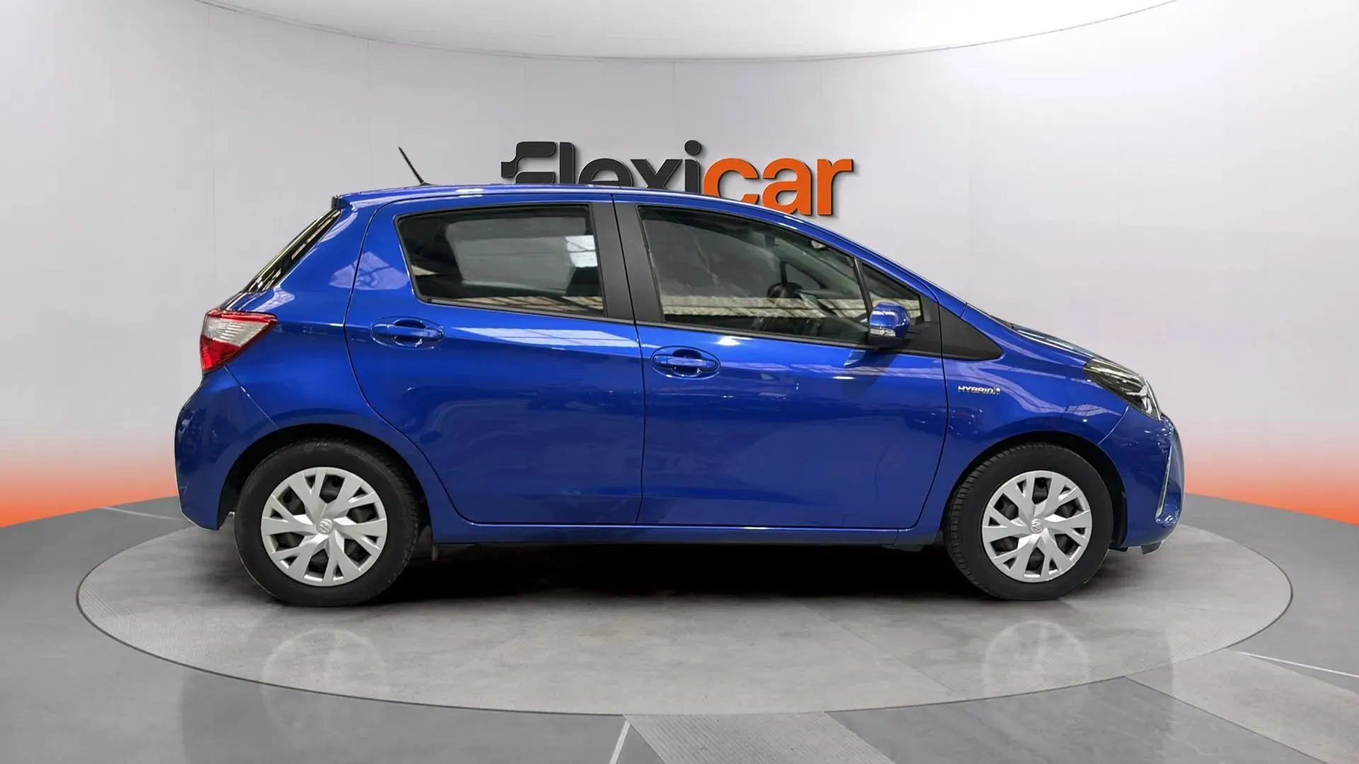 Toyota Yaris 1.5 100H Active - foto 8