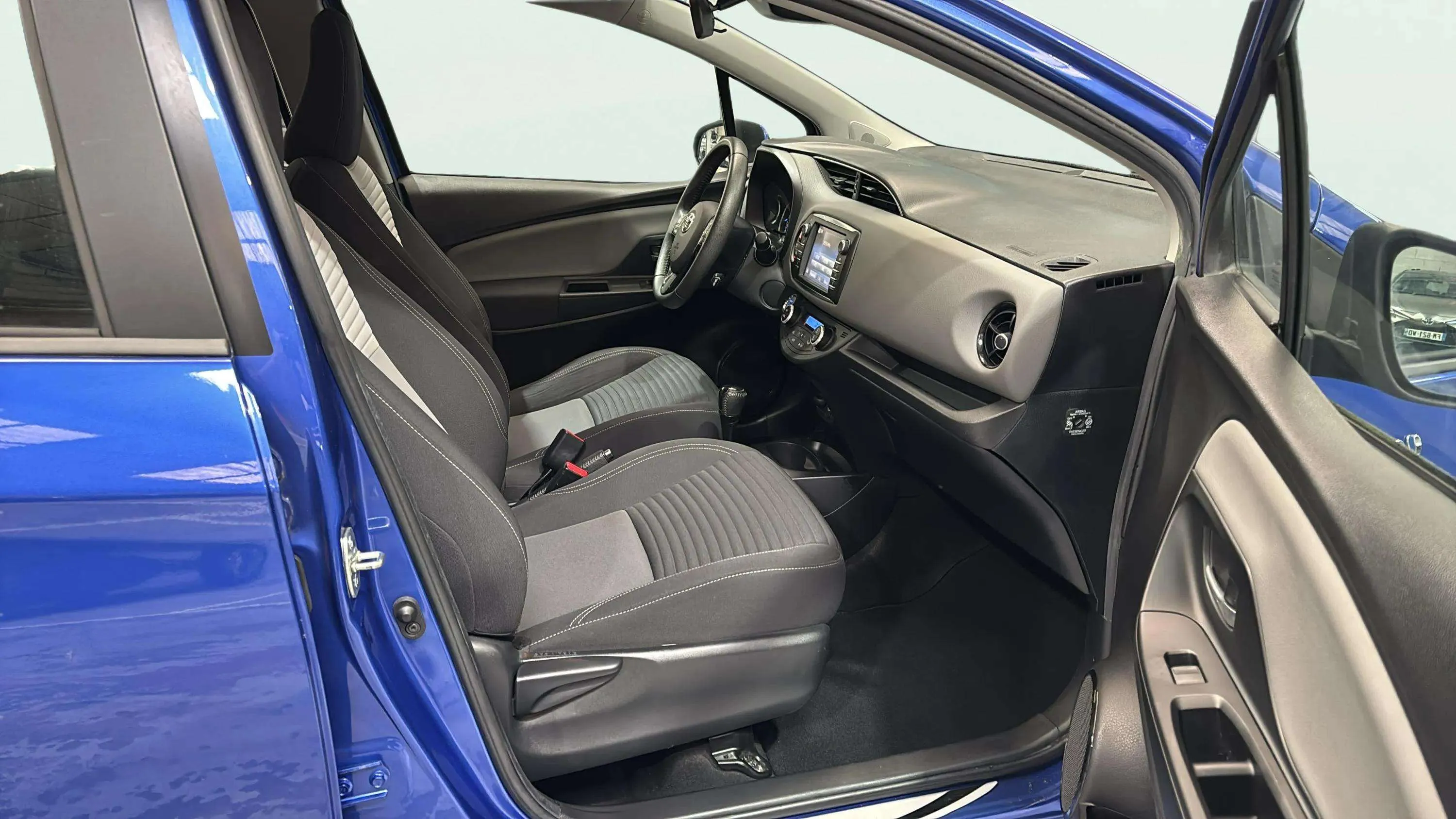 Toyota Yaris 1.5 100H Active - foto 19