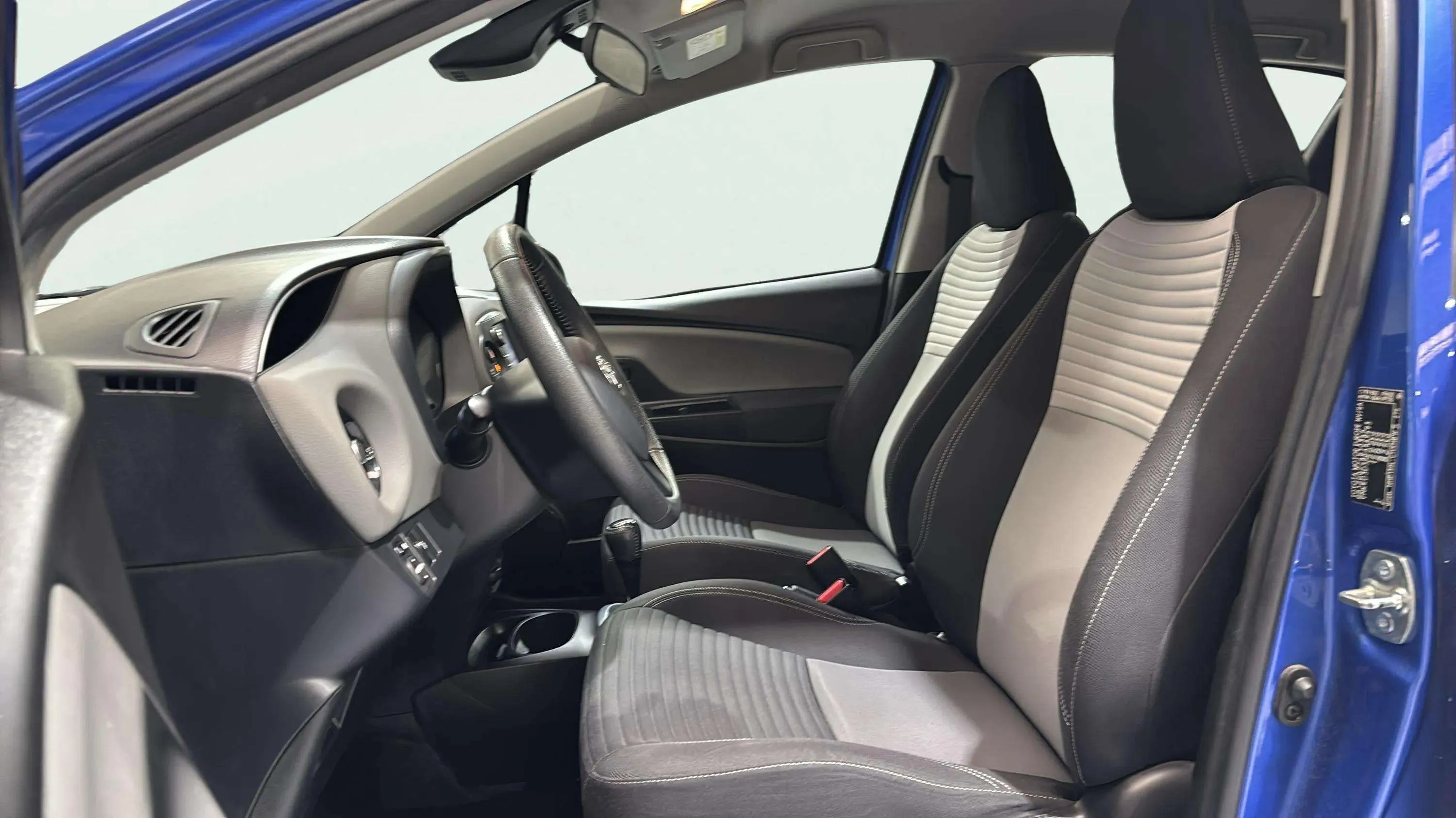Toyota Yaris 1.5 100H Active - foto 17