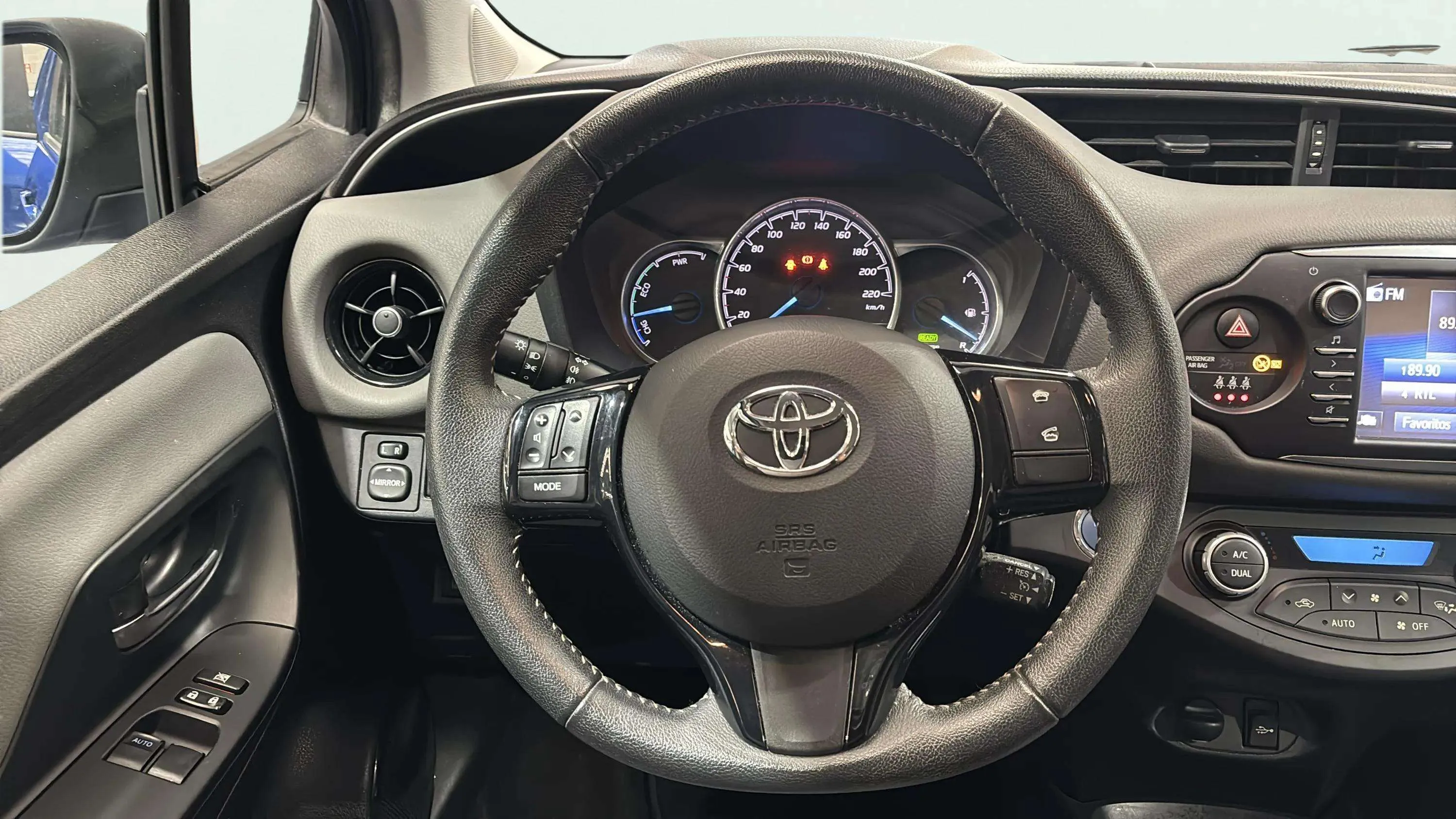 Toyota Yaris 1.5 100H Active - foto 11