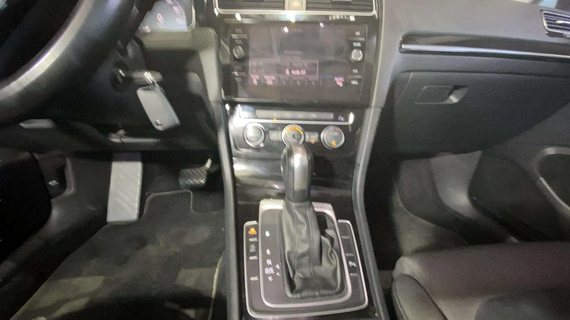 Volkswagen Golf Sport R-Line 2.0 TDI DSG - foto 12