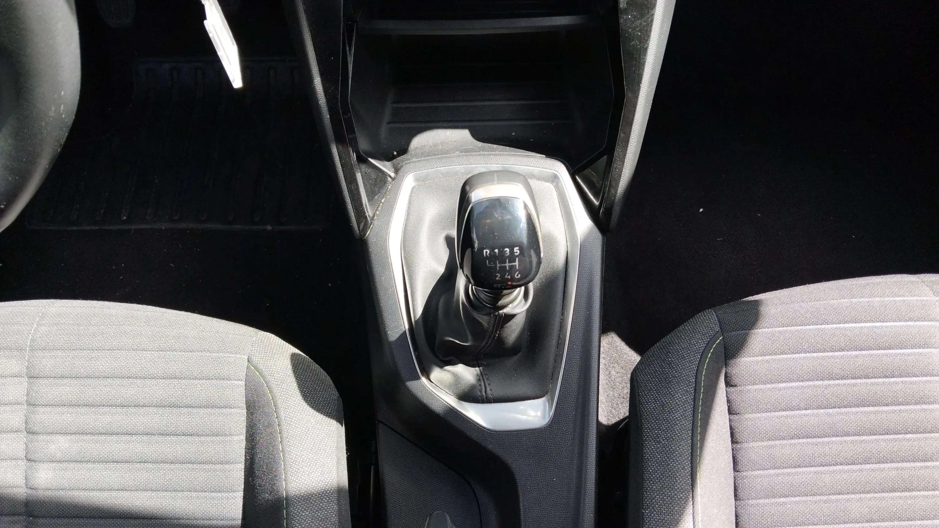 Peugeot 2008 Active PureTech 100 - foto 12
