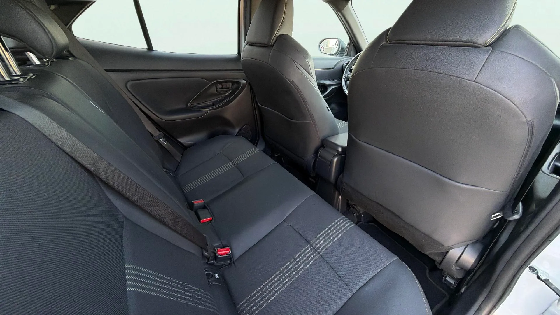 Toyota Yaris Cross 1.5 120H Adventure - foto 17