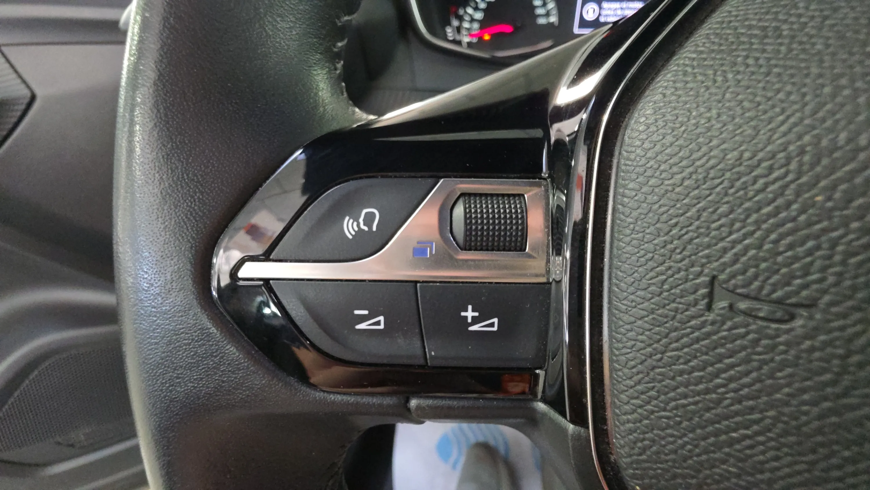 Peugeot 2008 Allure Pack PureTech 130 EAT8 - foto 18