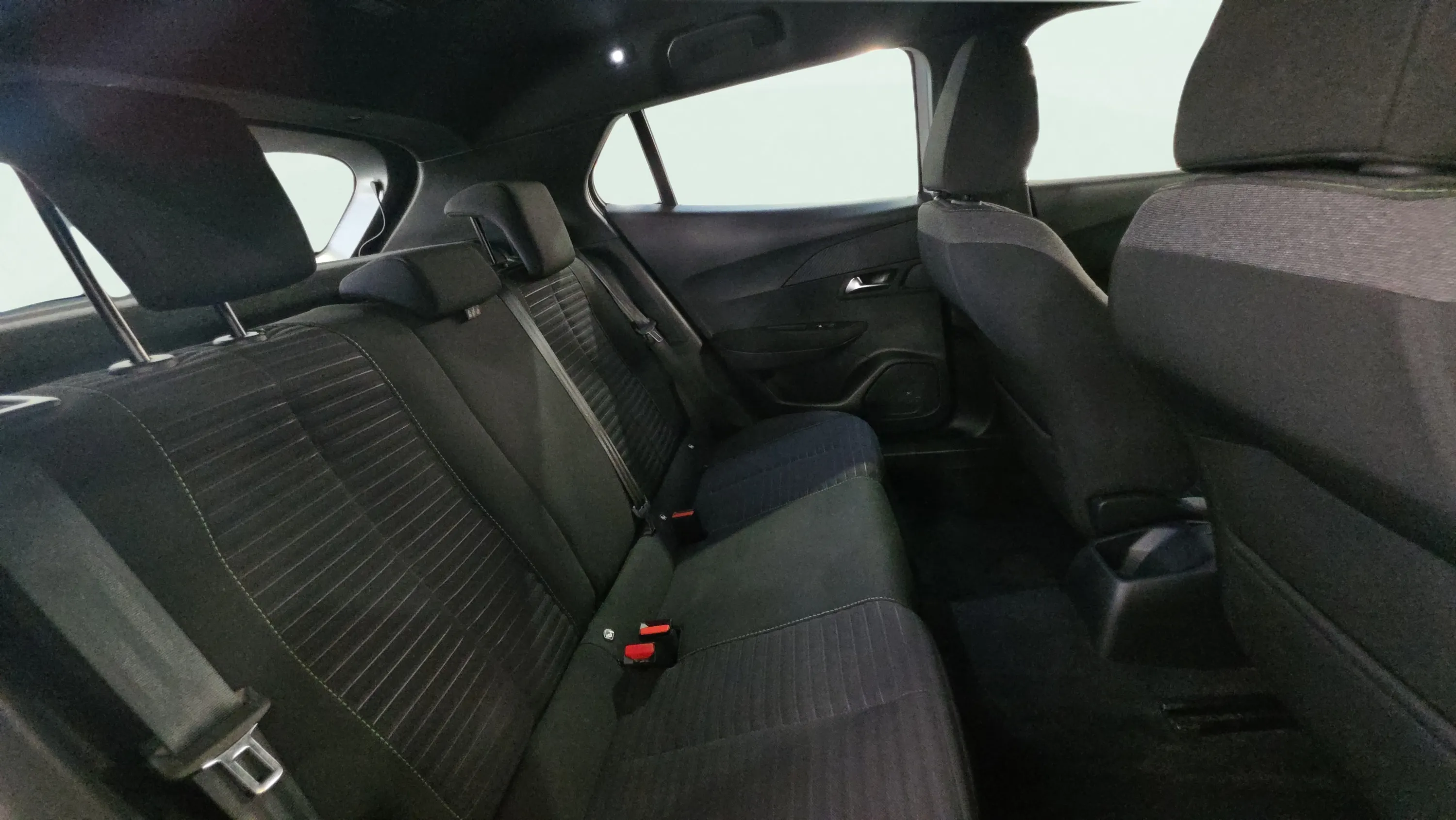 Peugeot 2008 Allure Pack PureTech 130 EAT8 - foto 20
