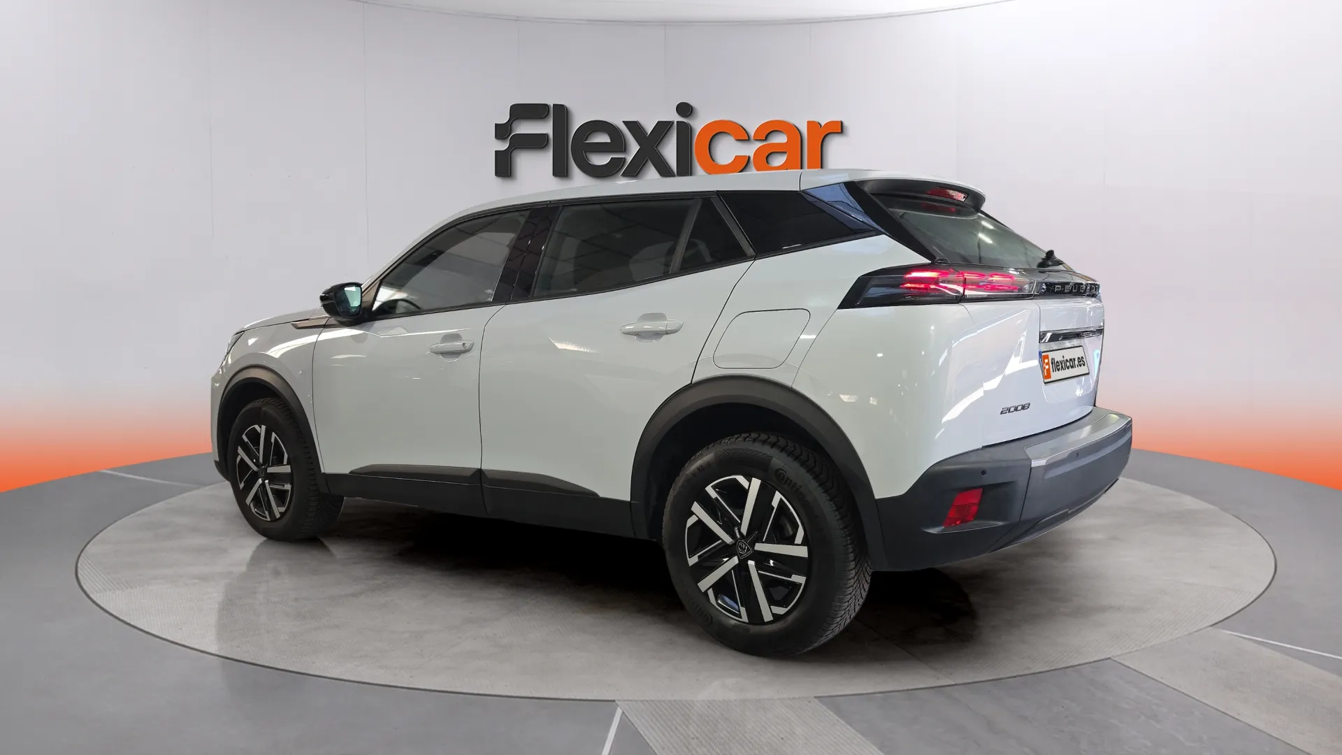 Peugeot 2008 Allure Pack PureTech 130 EAT8 - foto 5