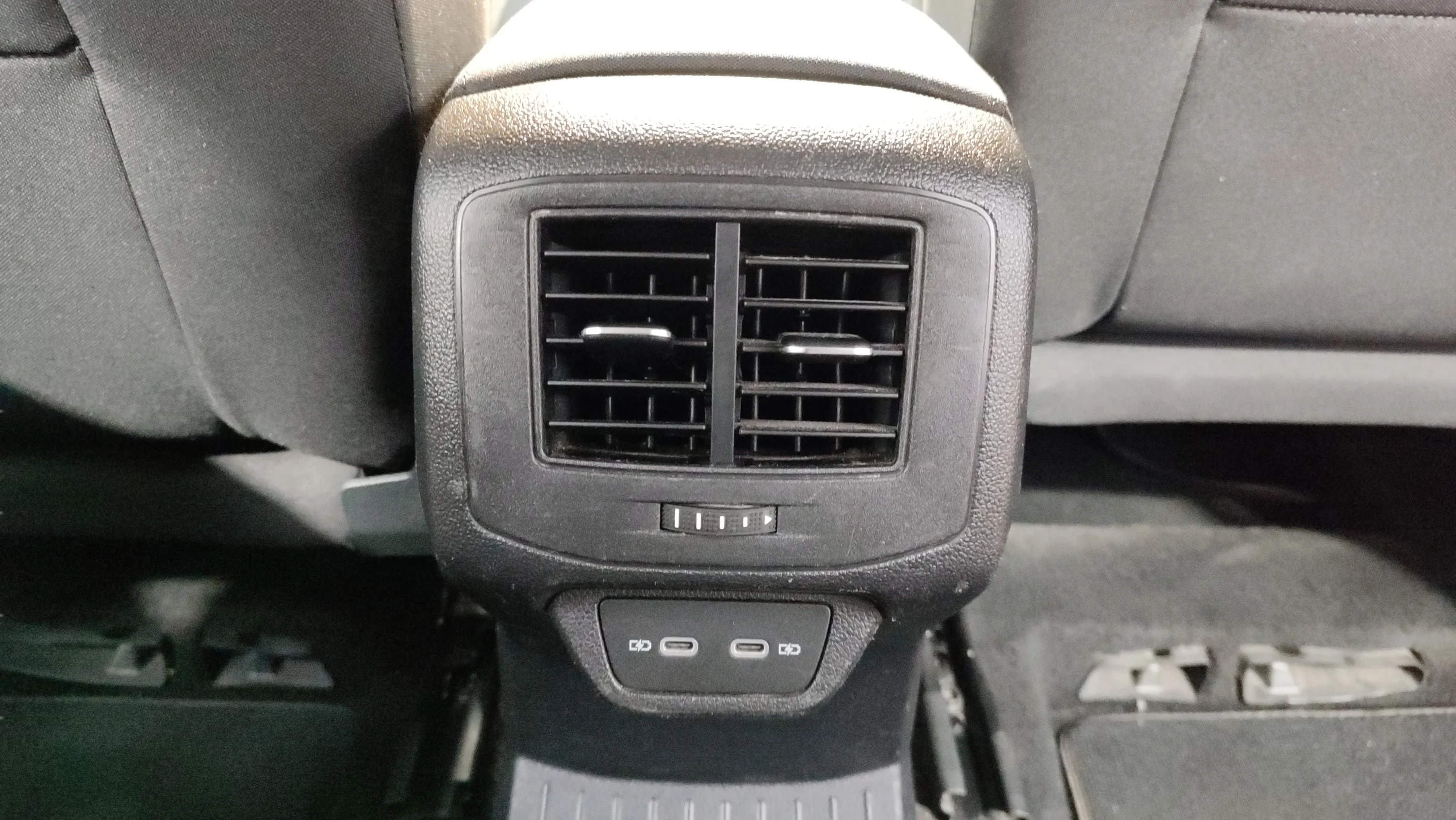 Volkswagen T-Roc Advance 2.0 TDI DSG - foto 14