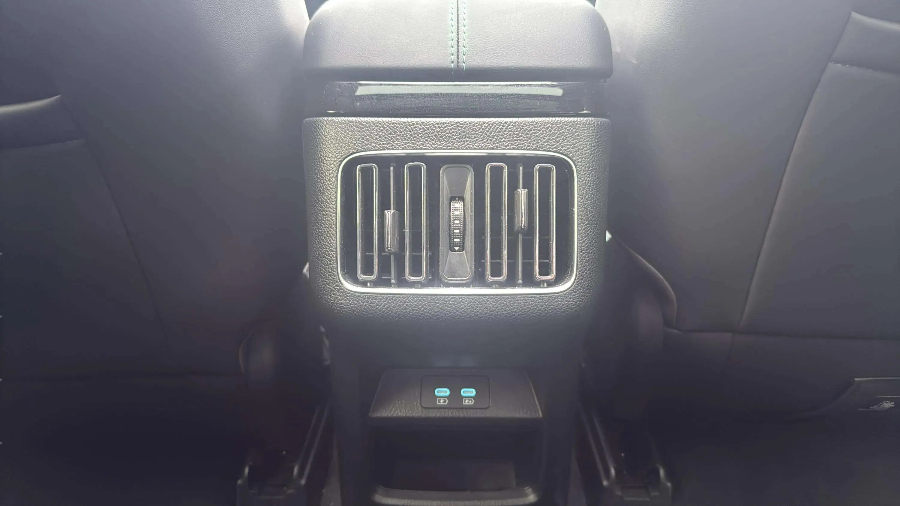 BYD Seal U Design - foto 26