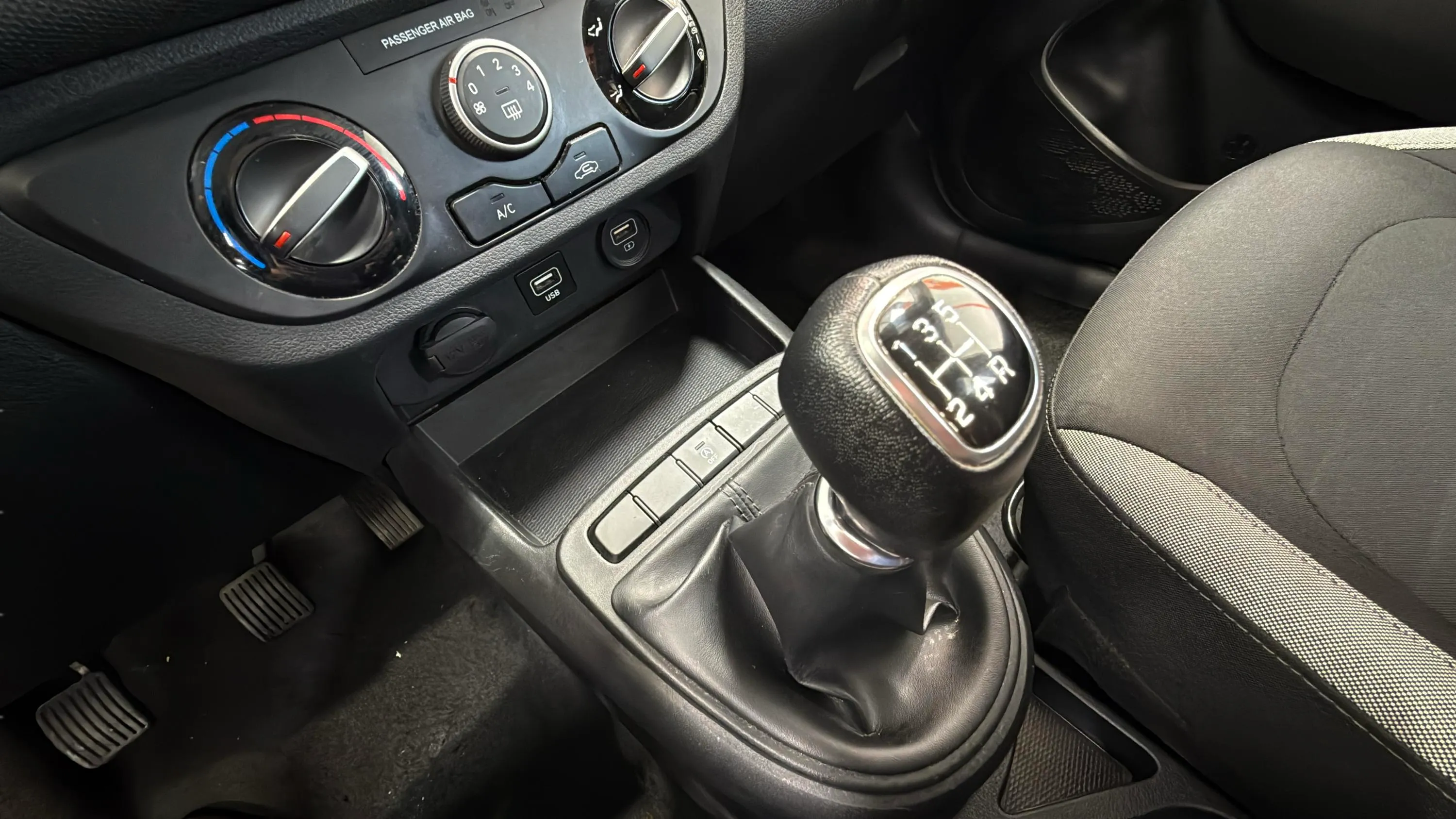 Hyundai i10 1.0 Klass - foto 25