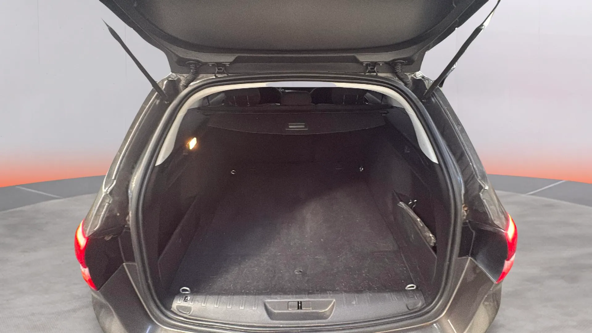 Peugeot 308 SW Active Pack BlueHDi 130 - foto 9