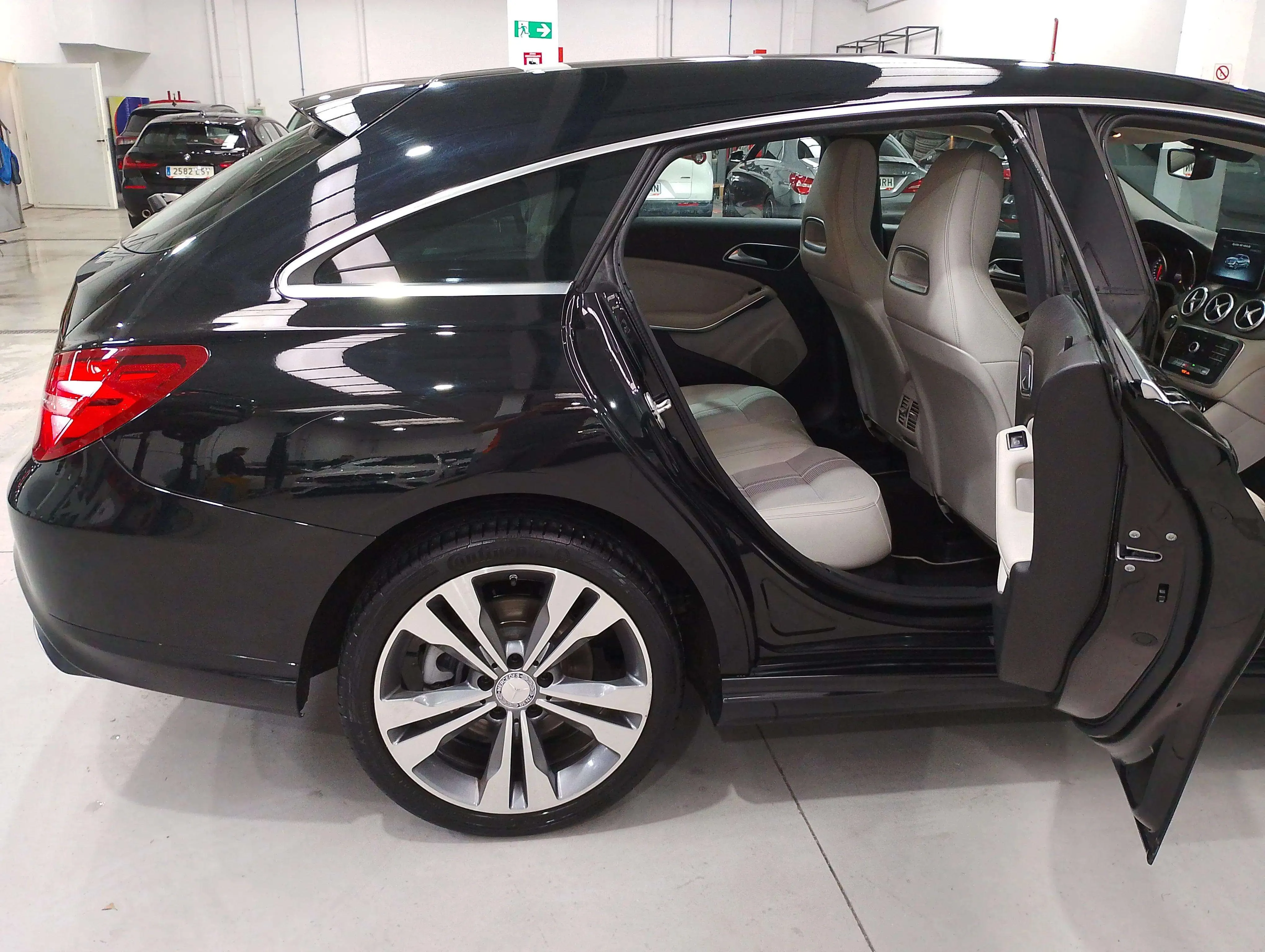 Mercedes-Benz CLA 200 d Shooting Brake - foto 14