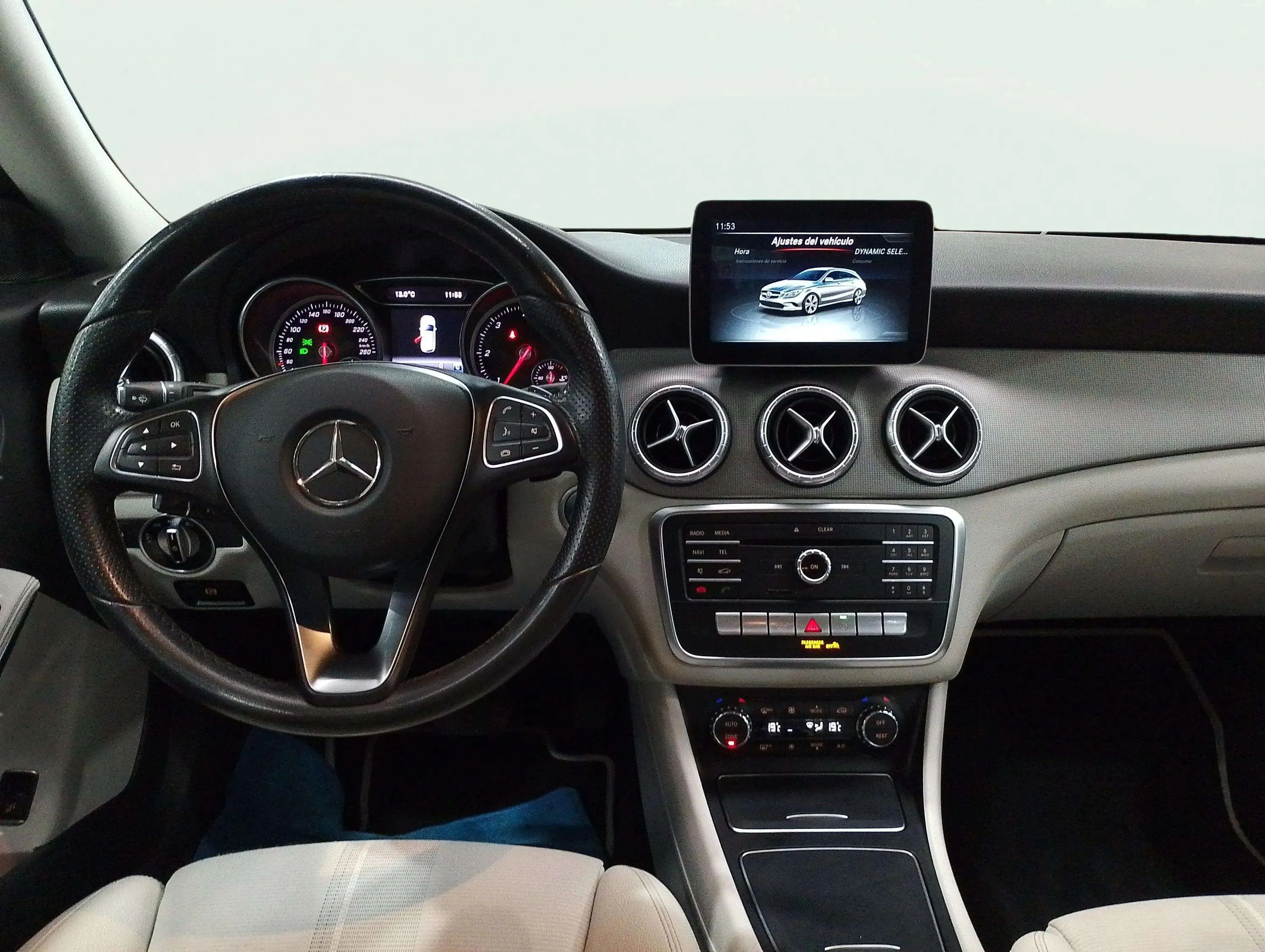 Mercedes-Benz CLA 200 d Shooting Brake - foto 17