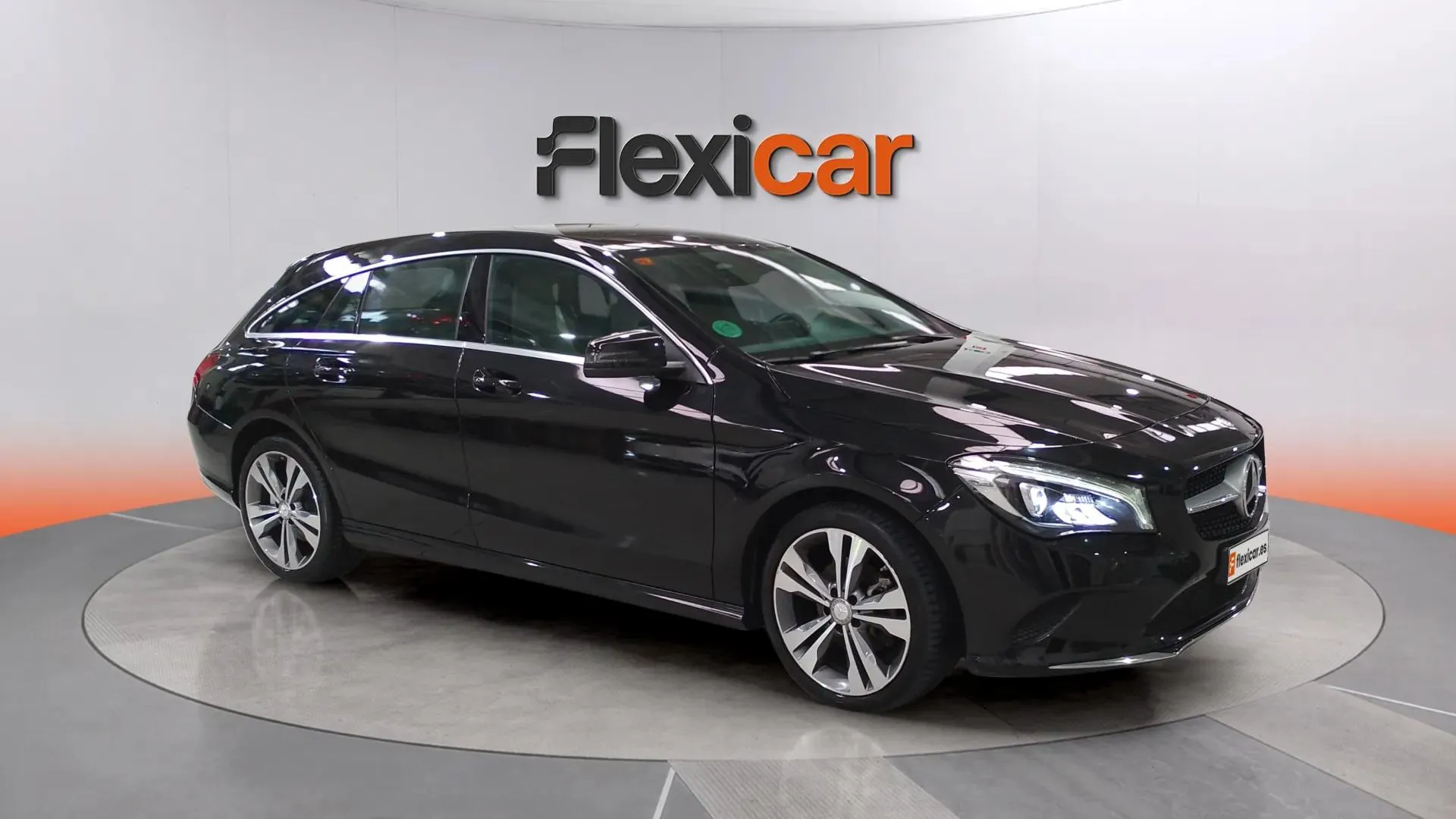 Mercedes-Benz CLA 200 d Shooting Brake - foto 2
