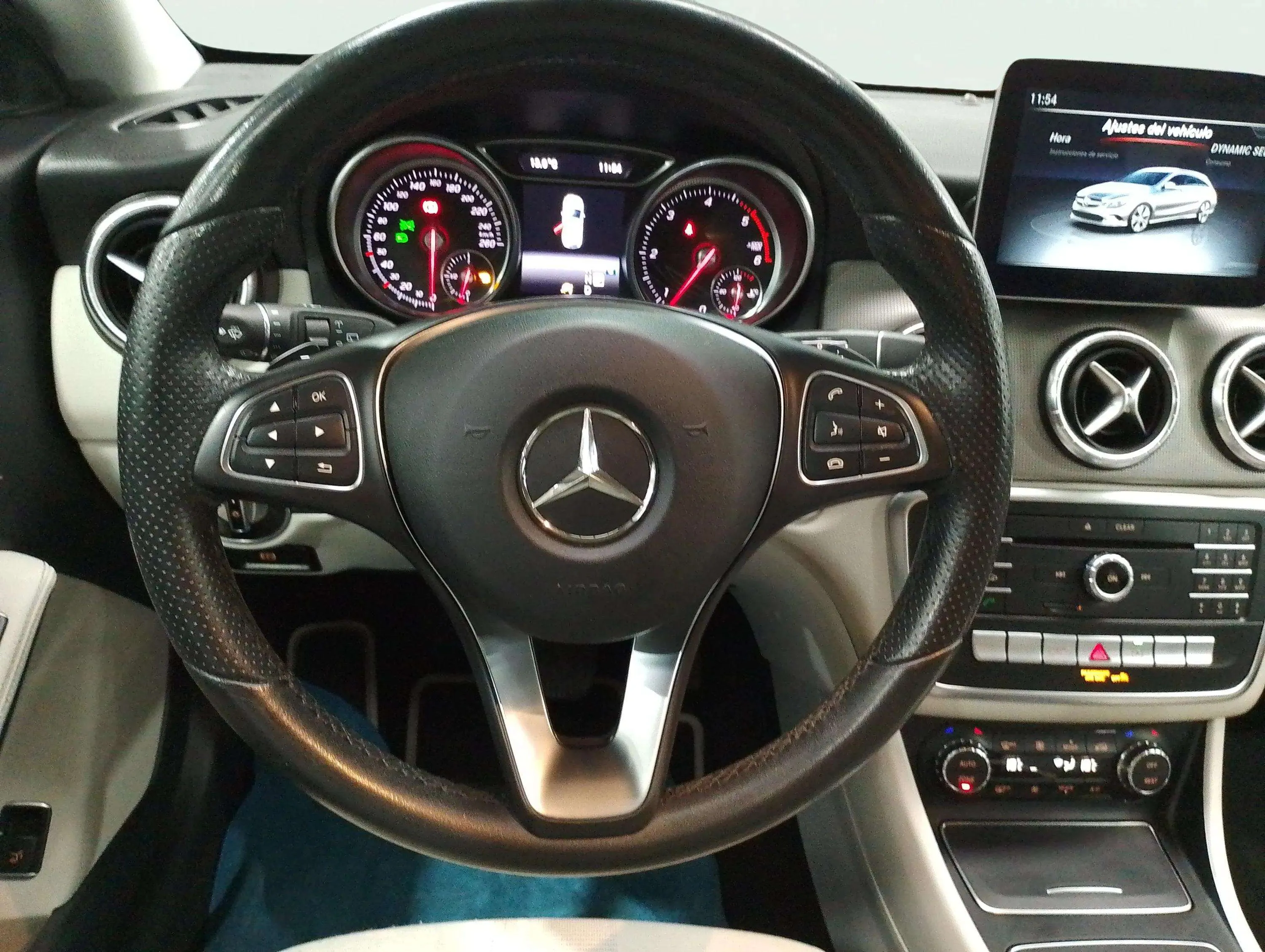 Mercedes-Benz CLA 200 d Shooting Brake - foto 19