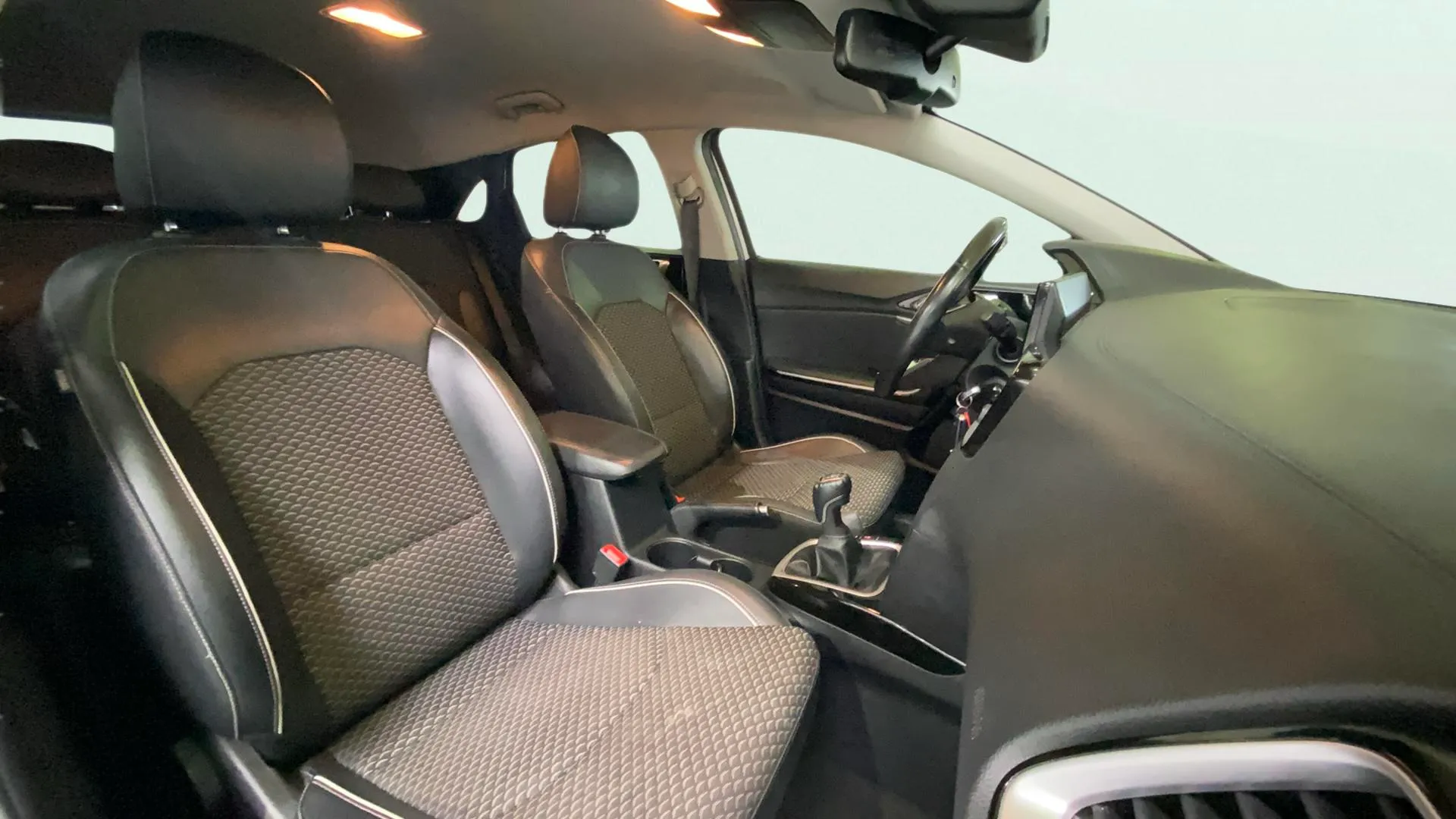 Kia Ceed 1.0 T-GDi Tech - foto 25