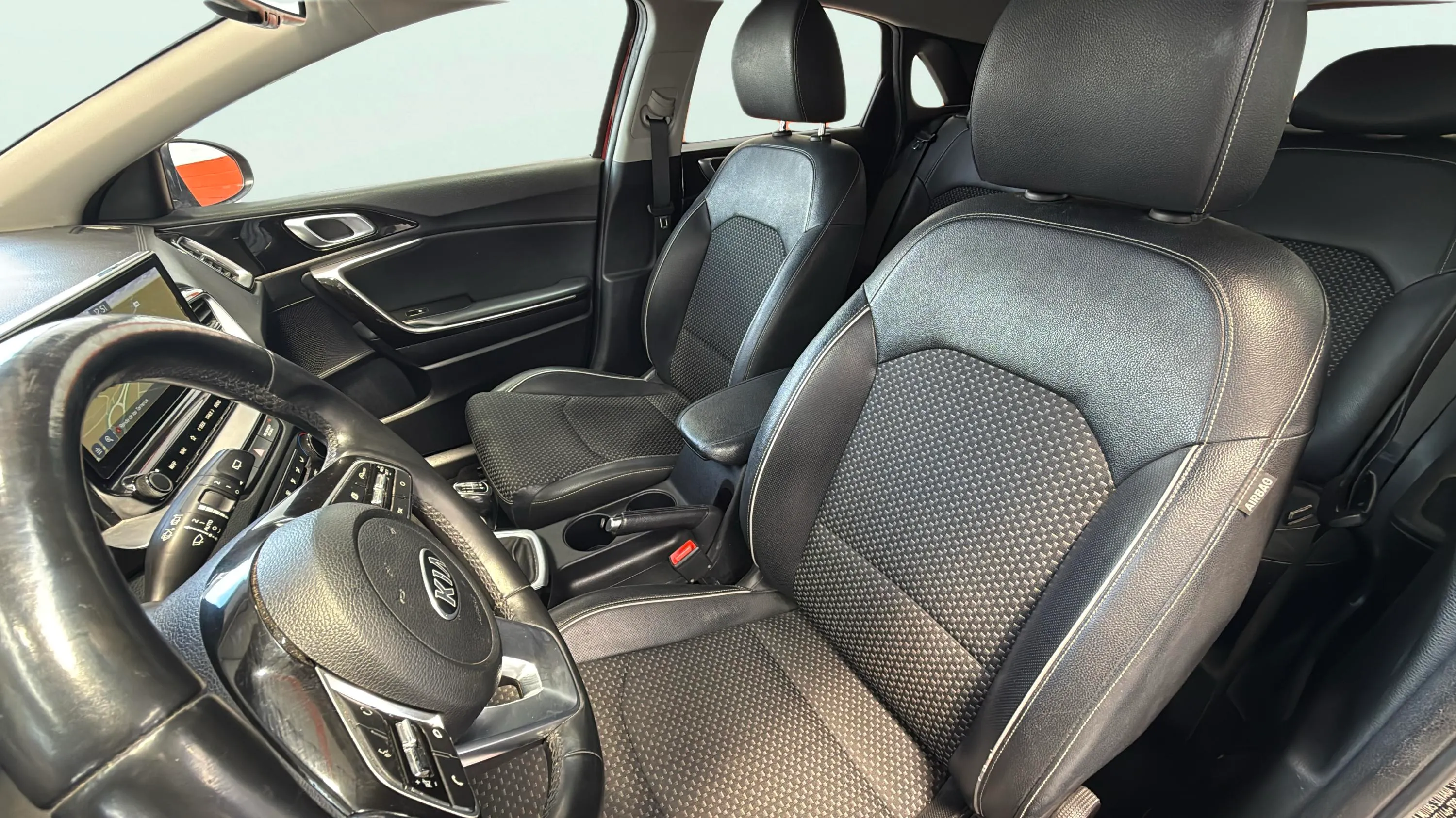 Kia Ceed 1.6 MHEV iMT Tech - foto 11