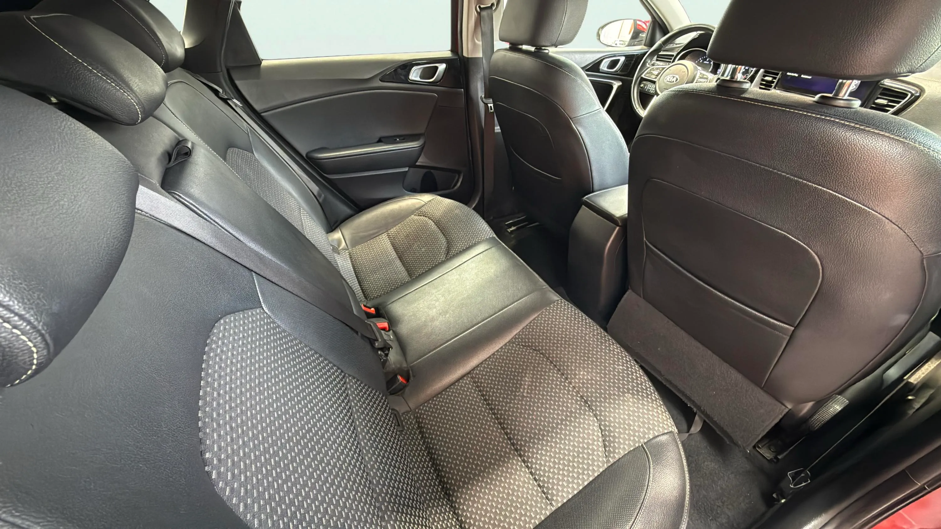 Kia Ceed 1.6 MHEV iMT Tech - foto 28