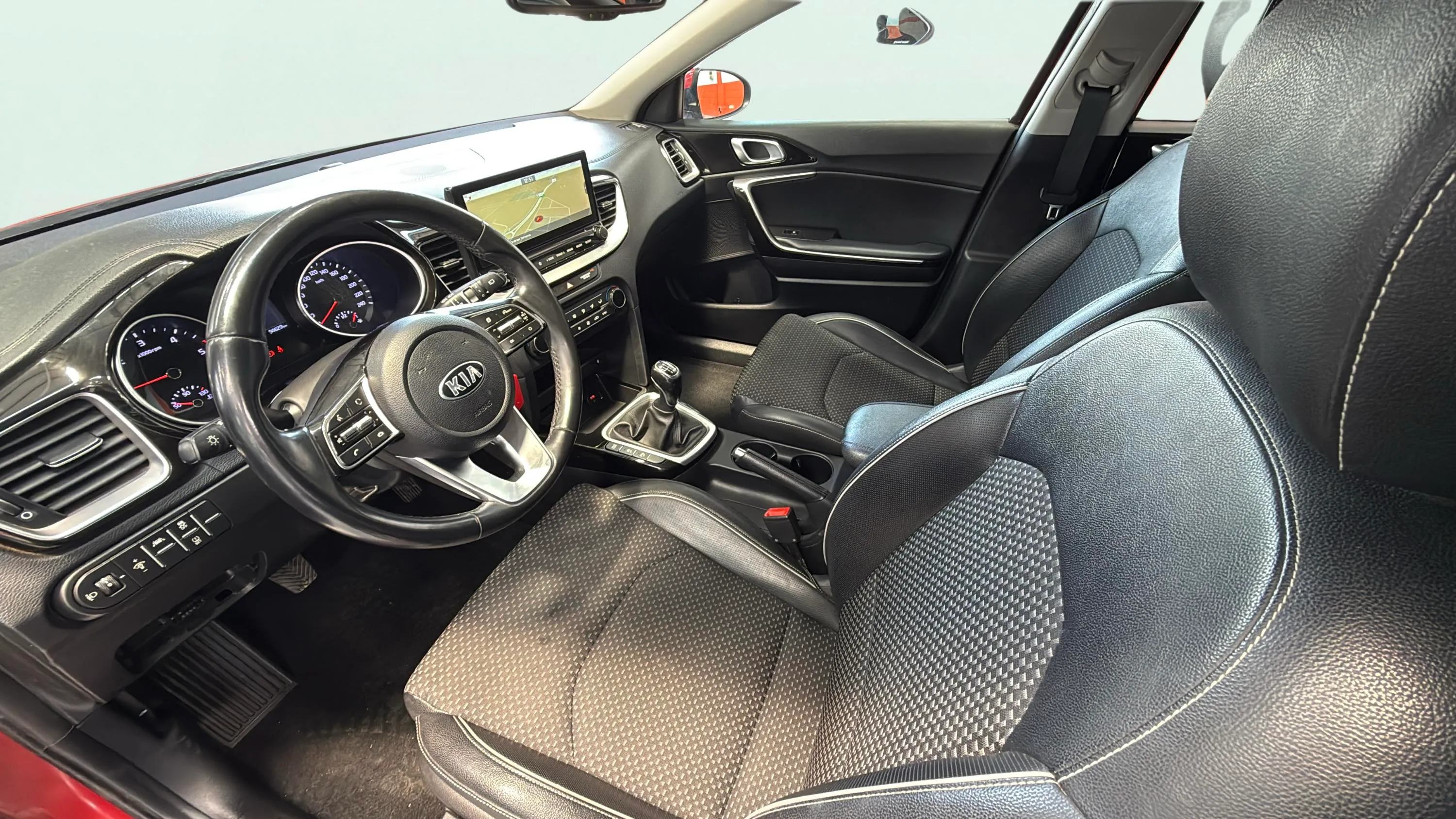 Kia Ceed 1.6 MHEV iMT Tech - foto 10