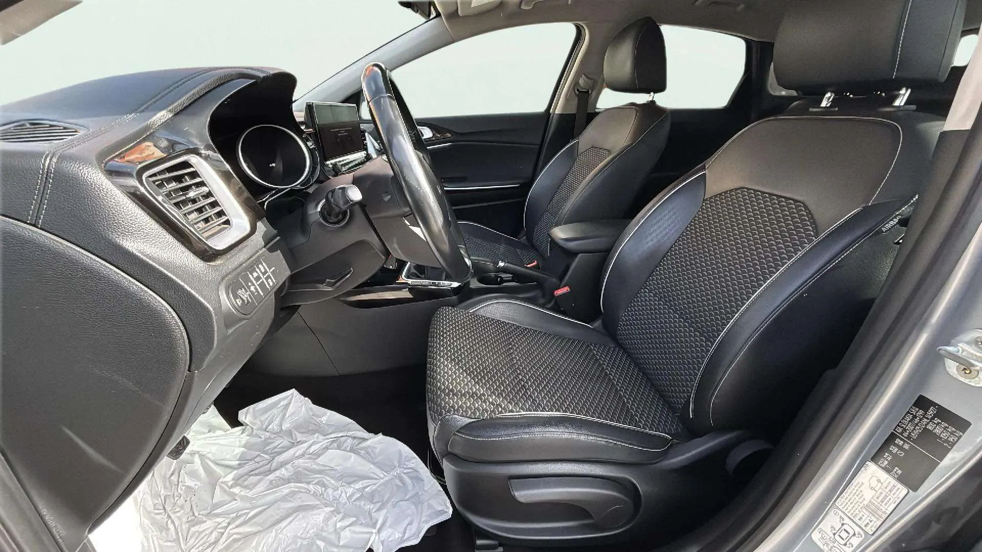 Kia Ceed 1.0 T-GDi Tech - foto 25
