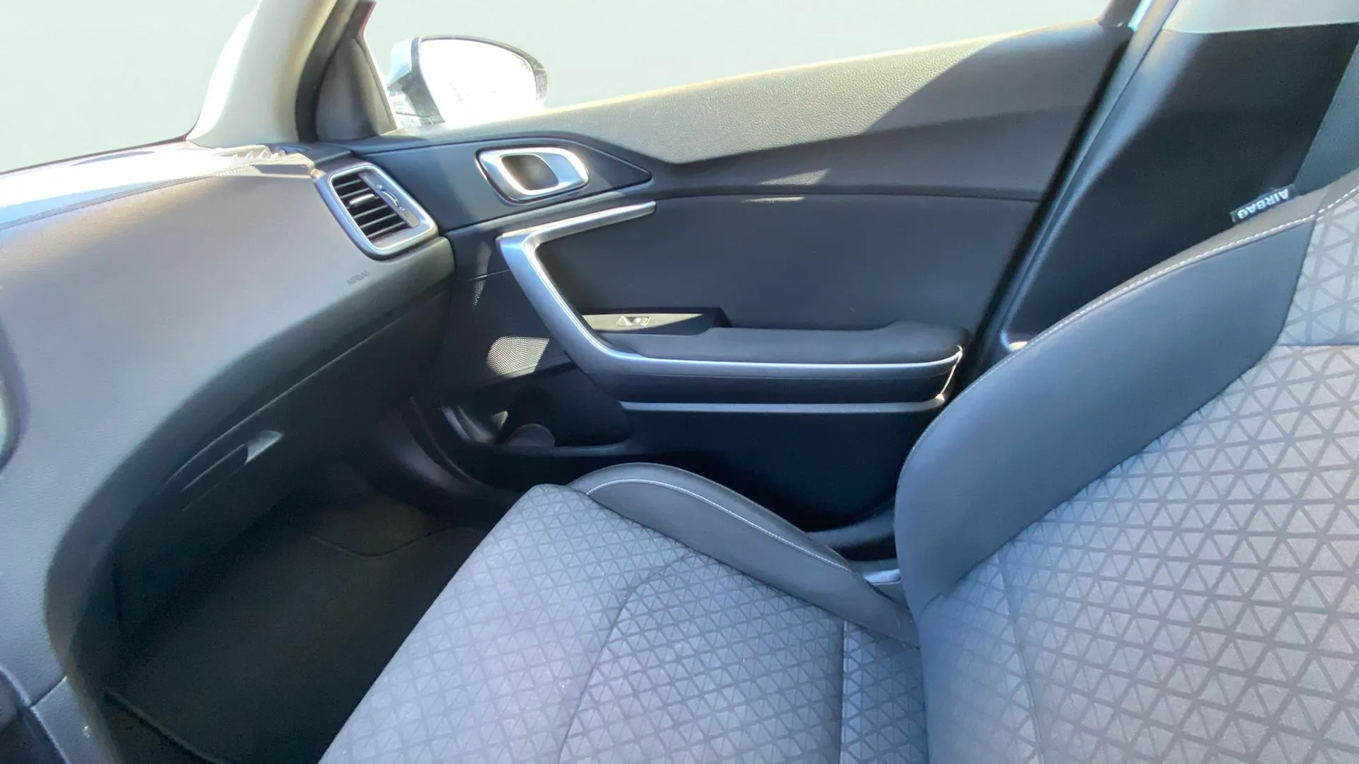 Kia Ceed 1.6 MHEV iMT Tech - foto 11