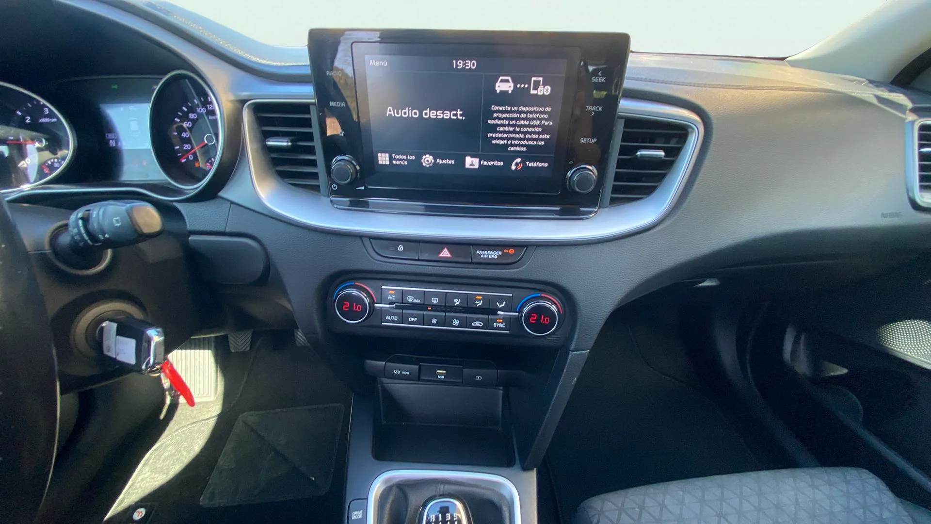 Kia Ceed 1.6 MHEV iMT Tech - foto 17