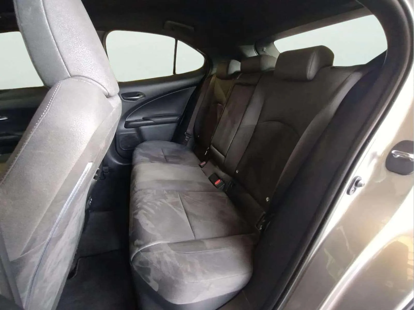 Lexus UX 2.0 250h Business - foto 12