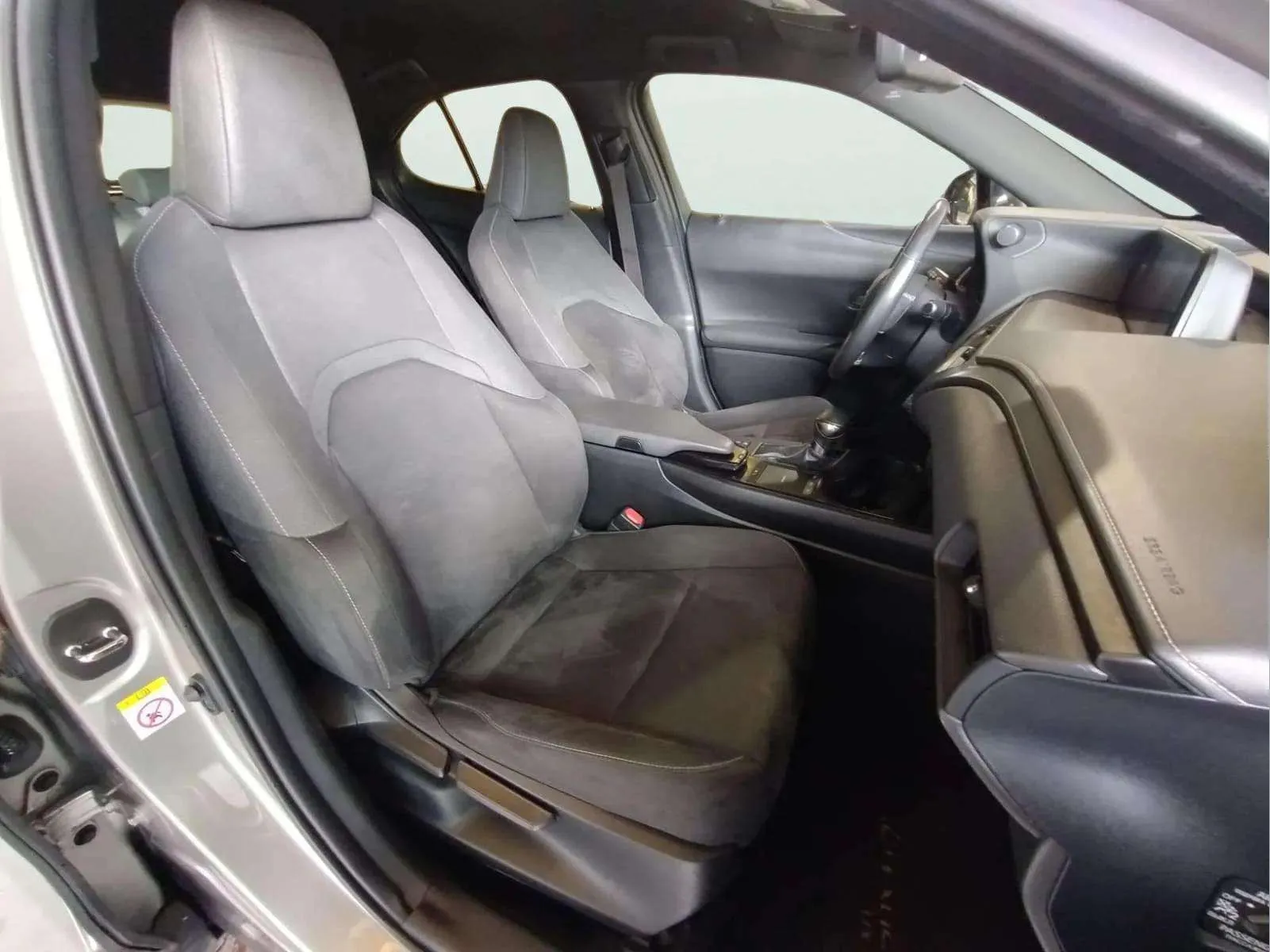Lexus UX 2.0 250h Business - foto 11