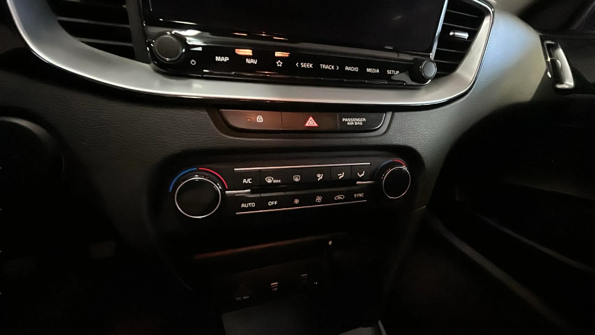 Kia Ceed 1.6 MHEV iMT Business - foto 18