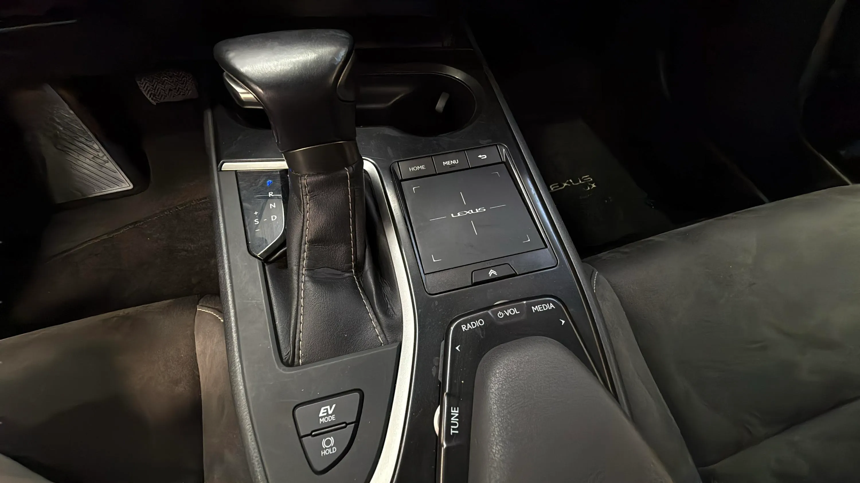 Lexus UX 2.0 250h Business - foto 23