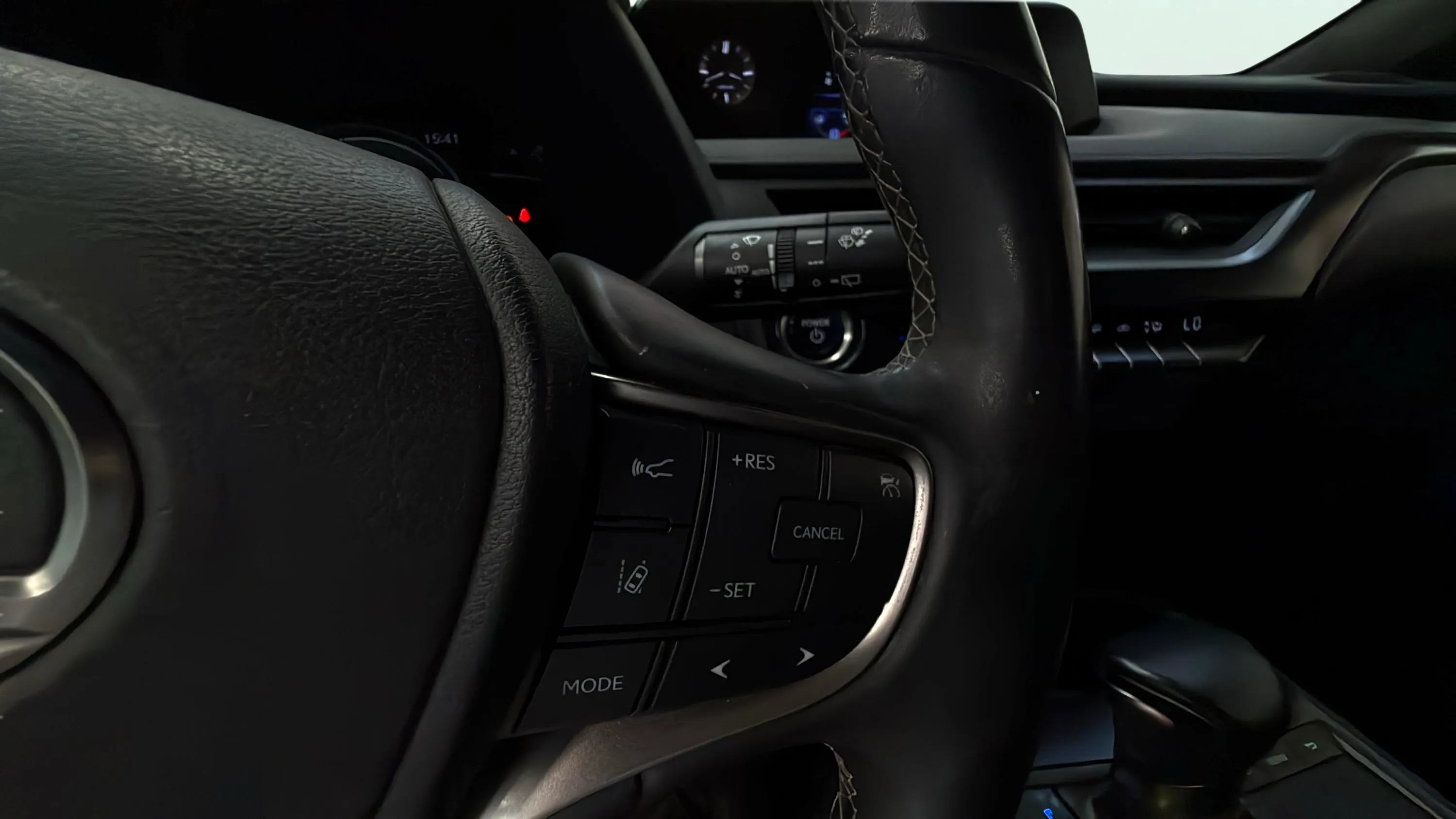 Lexus UX 2.0 250h Business - foto 15