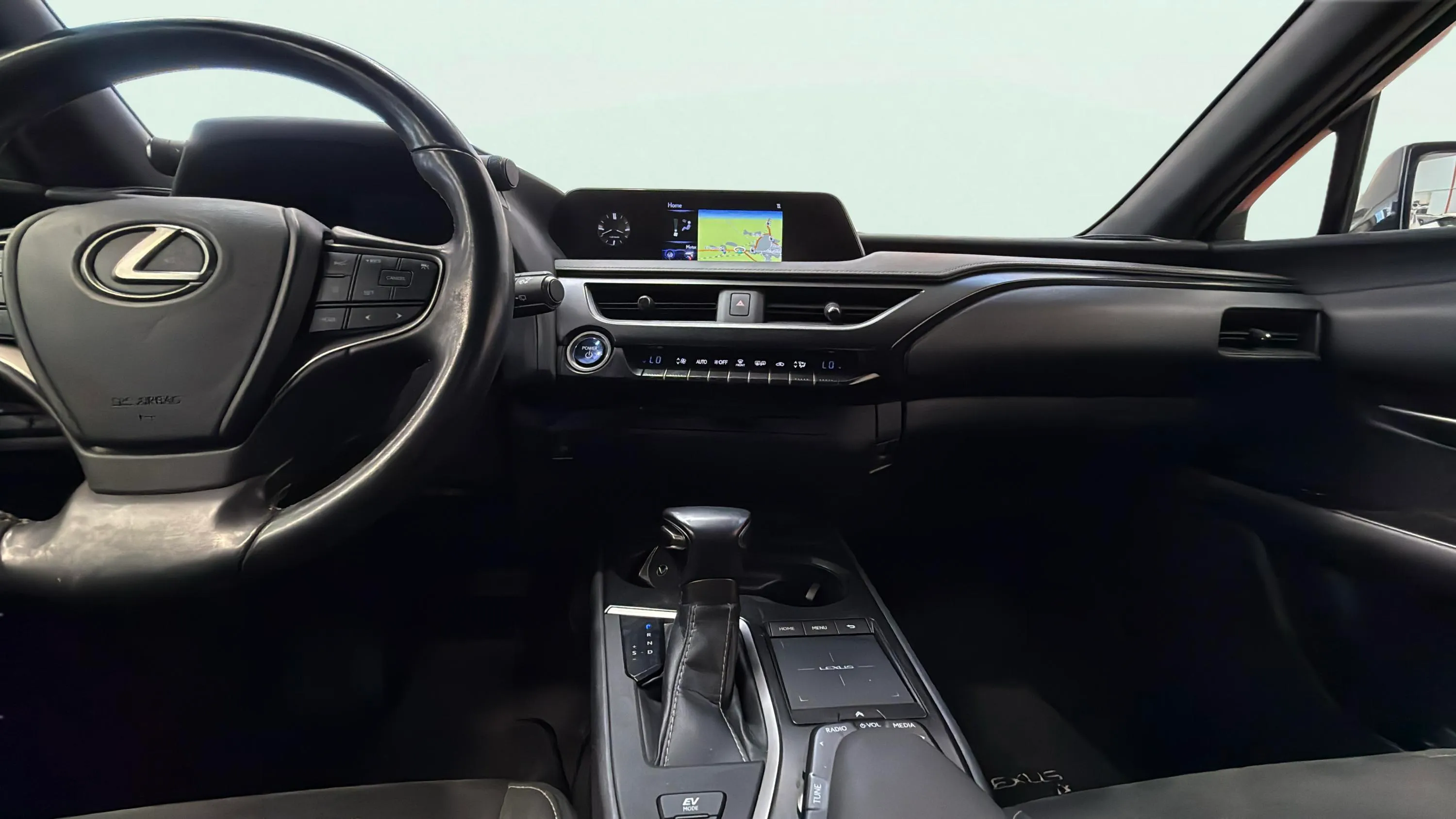 Lexus UX 2.0 250h Business - foto 18