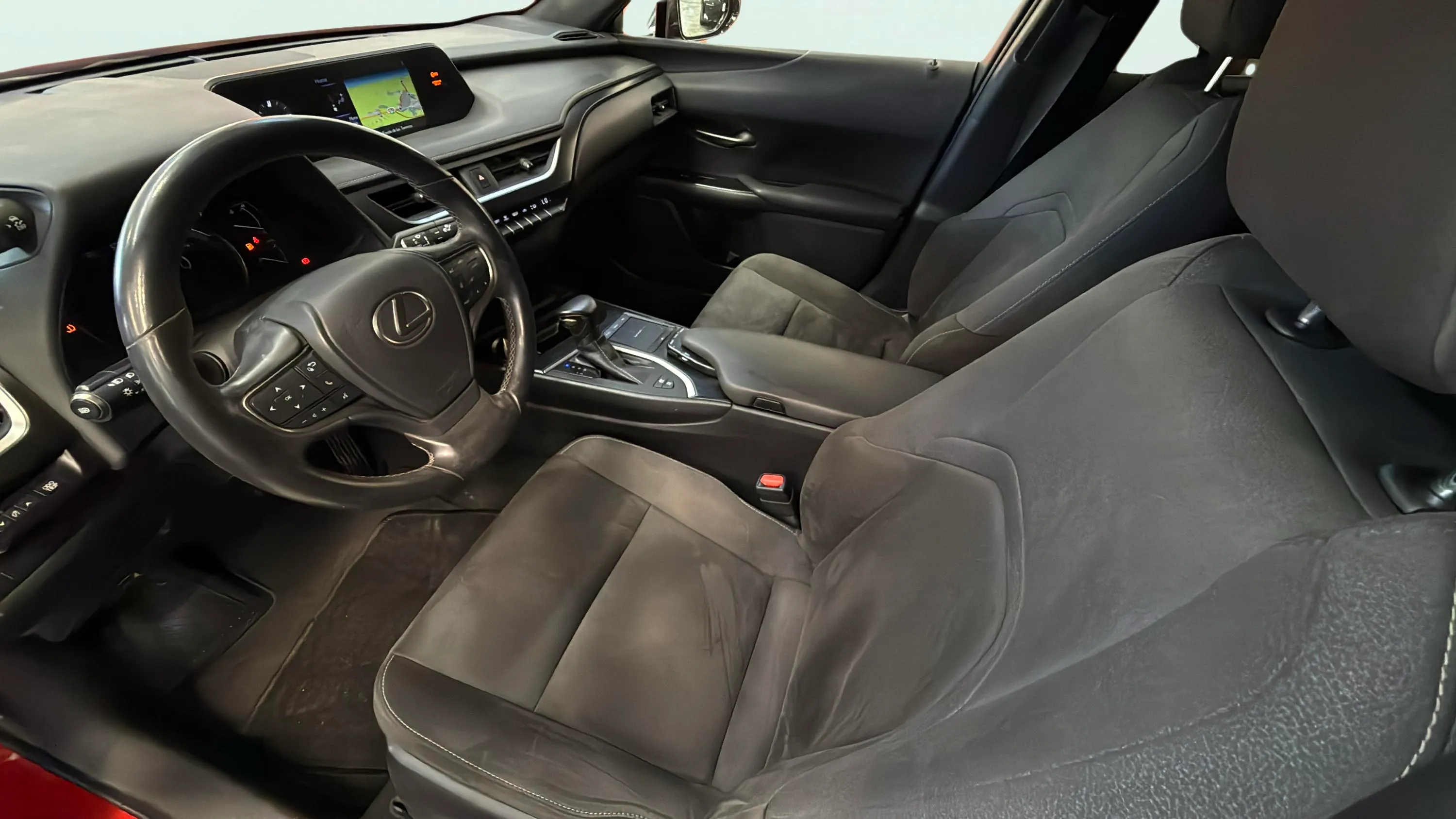 Lexus UX 2.0 250h Business - foto 10