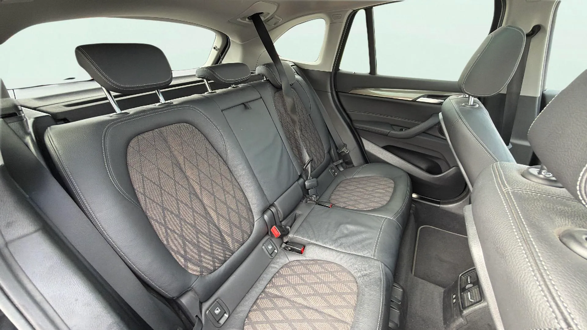 BMW X1 sDrive18d - foto 11