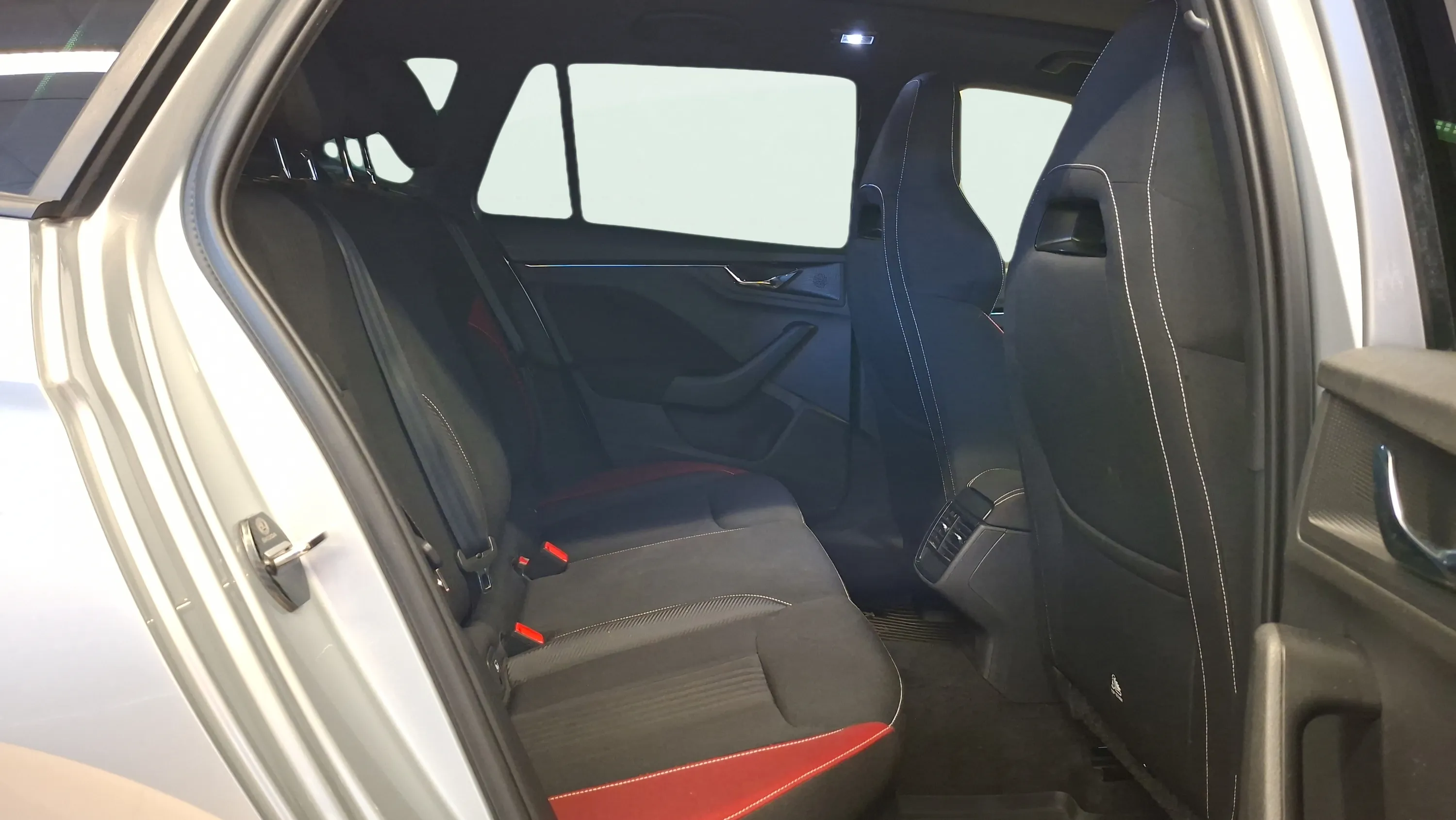 Škoda Kamiq 1.0 TSI DSG Montecarlo - foto 12