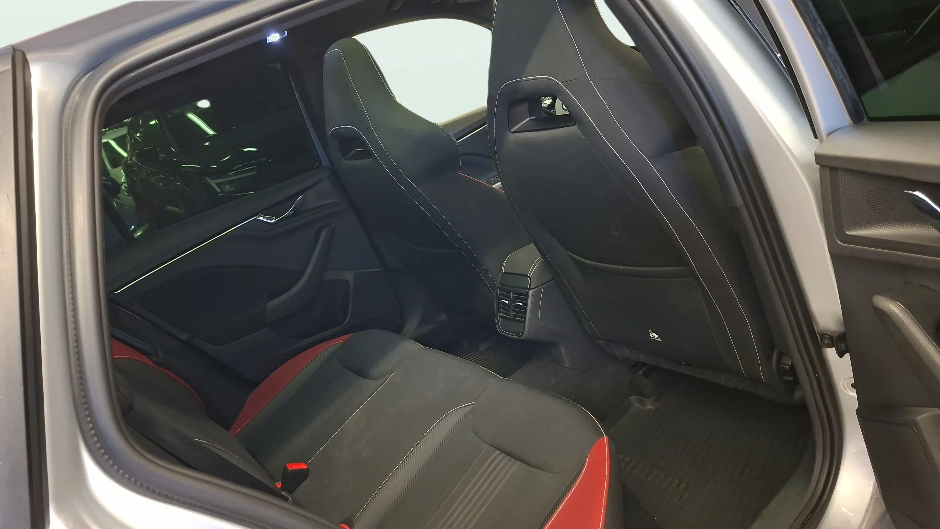 Škoda Kamiq 1.0 TSI DSG Montecarlo - foto 16