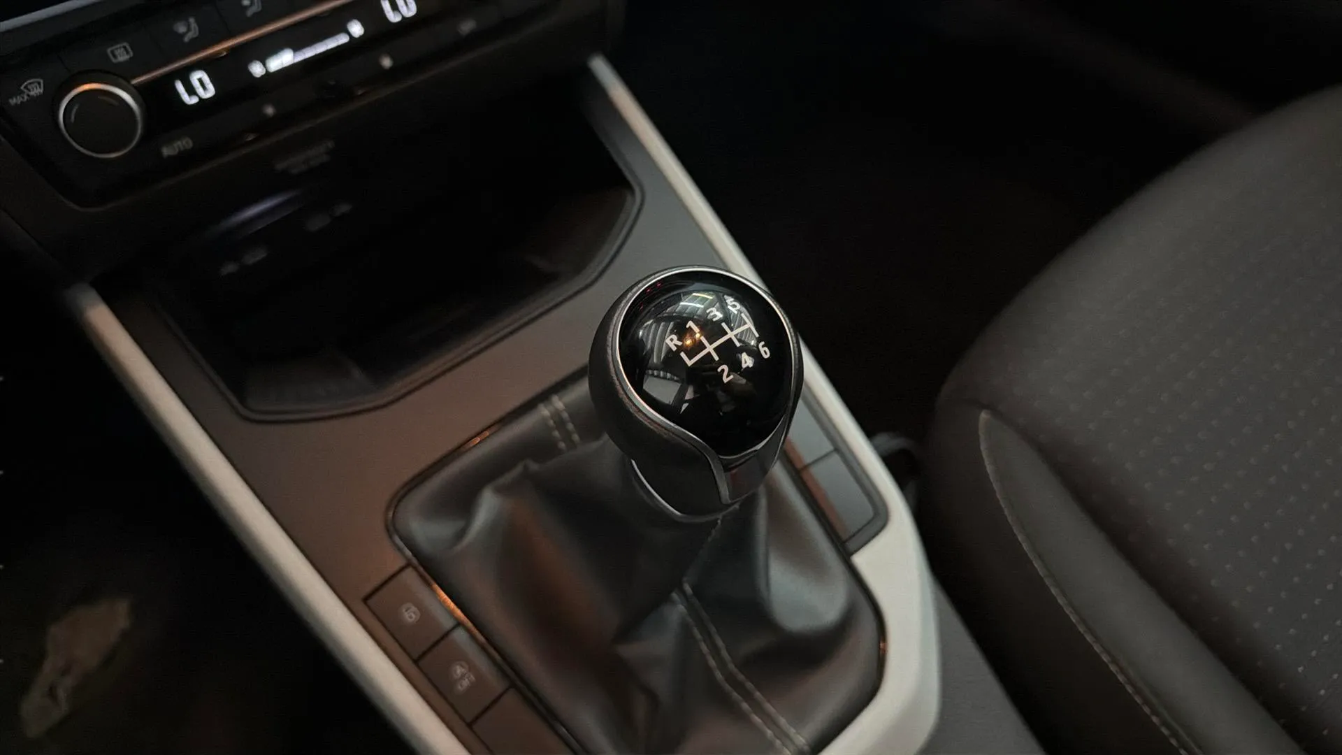 SEAT Arona 1.0 TSI Style XL - foto 19