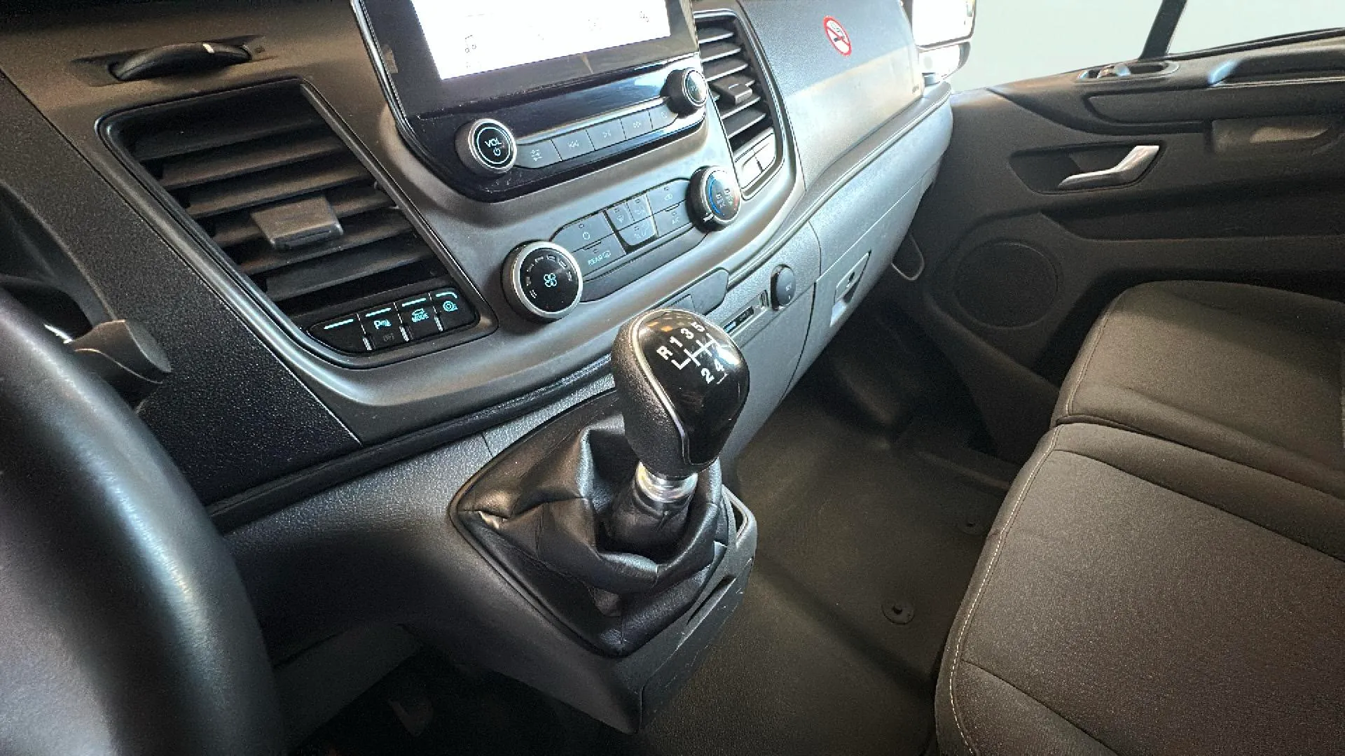 Ford Transit Custom Kombi 2.0 TDCi - foto 11