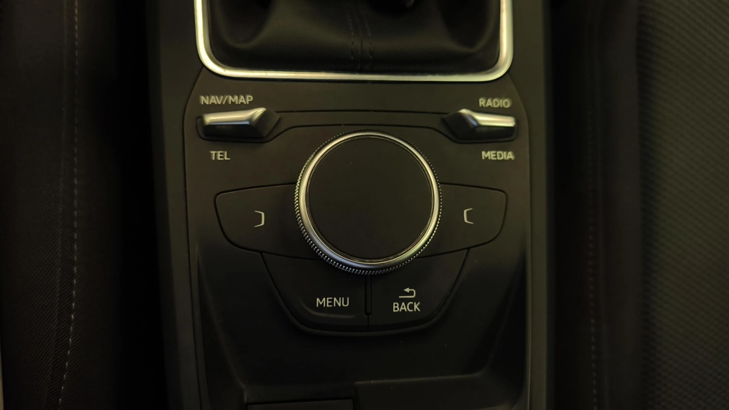 Audi Q2 Design 30 TDI - foto 32